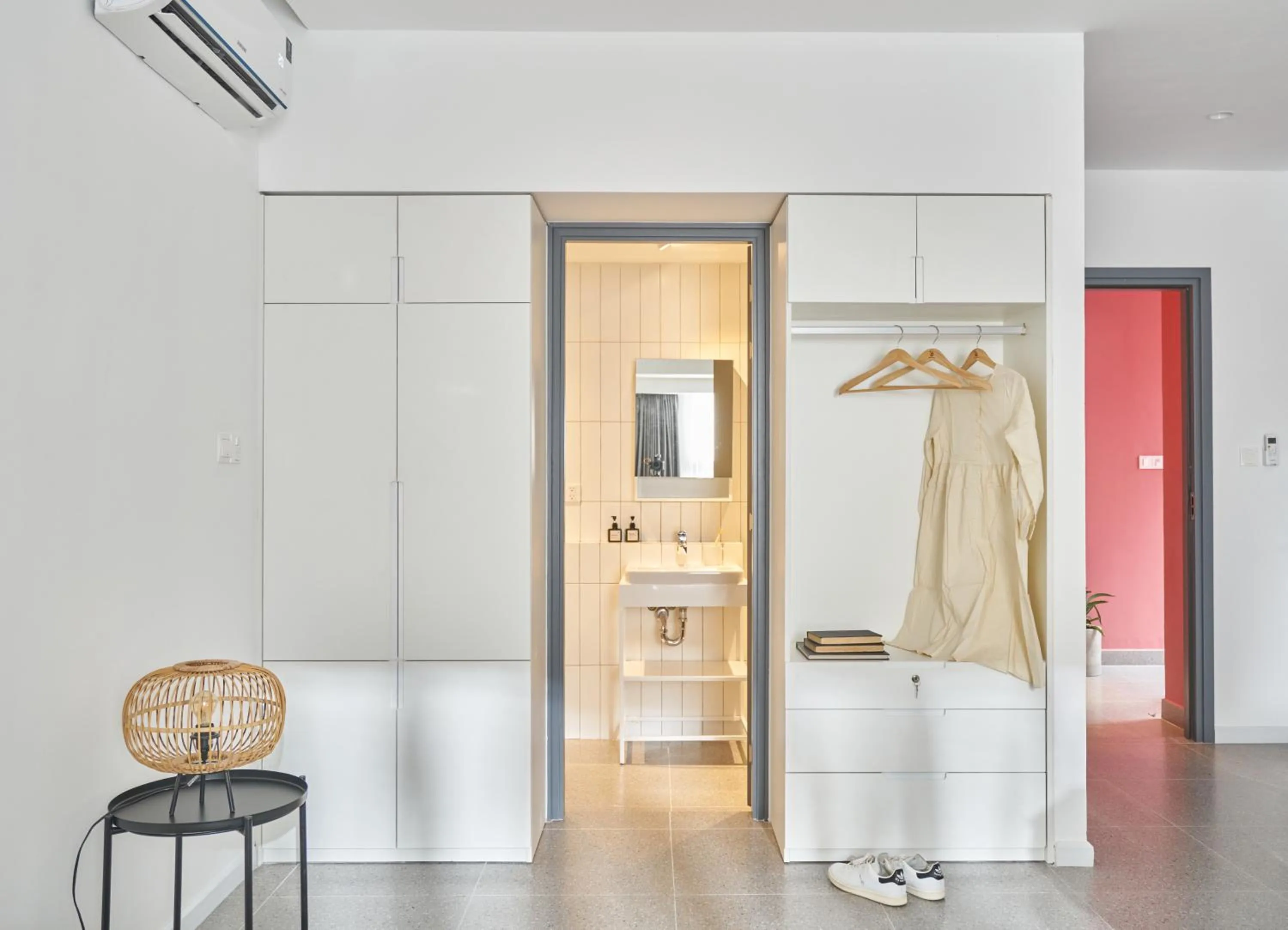 wardrobe in M Village Living Hồ Biểu Chánh