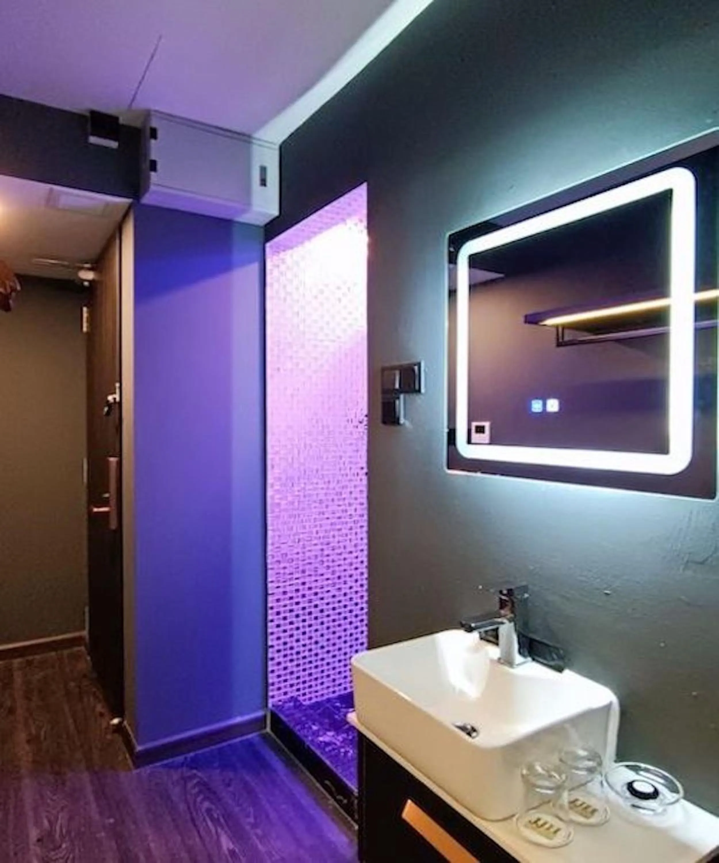 HOTEL JJH - newly opened near BUGIS