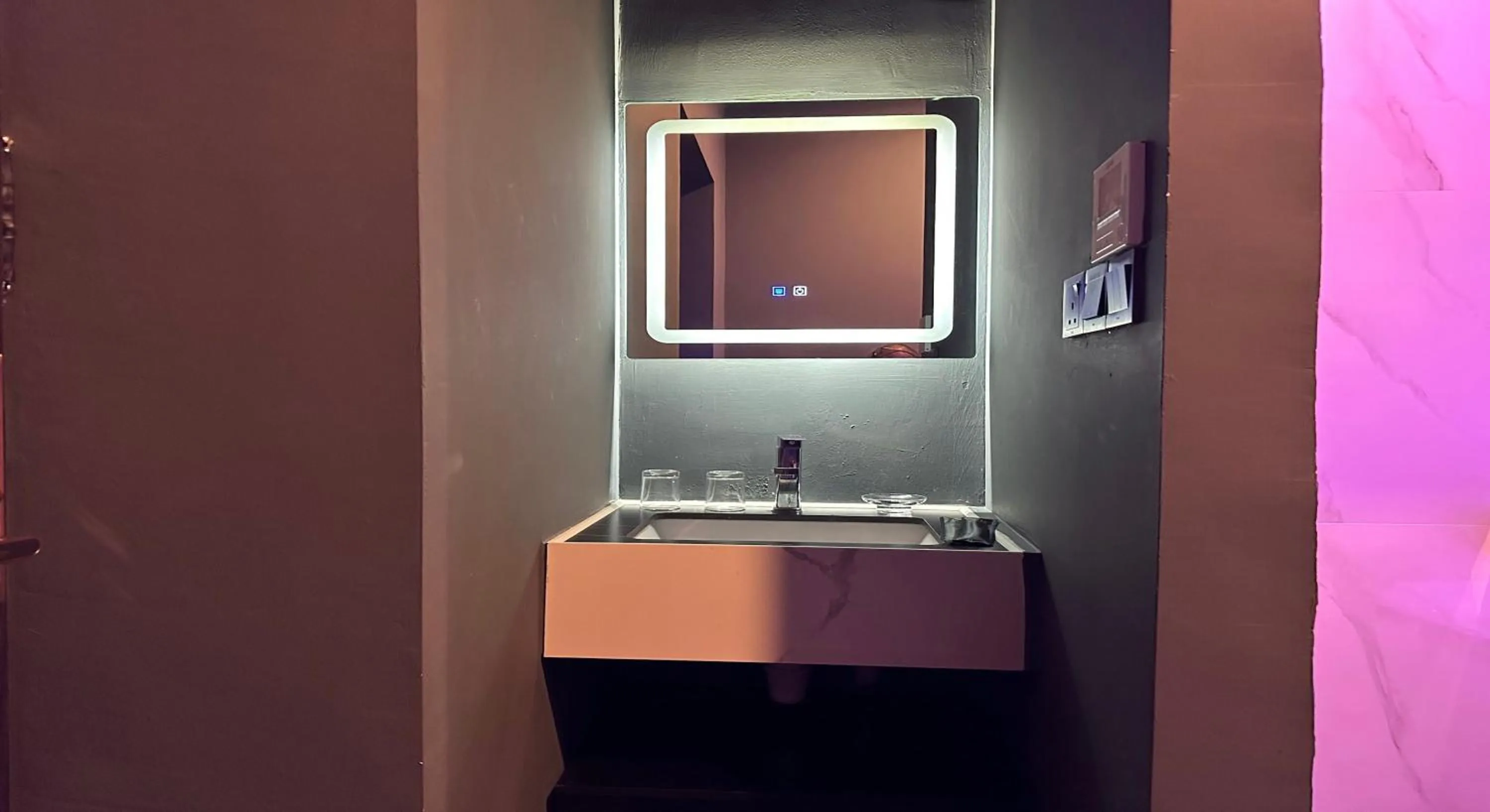 HOTEL JJH - newly opened near BUGIS