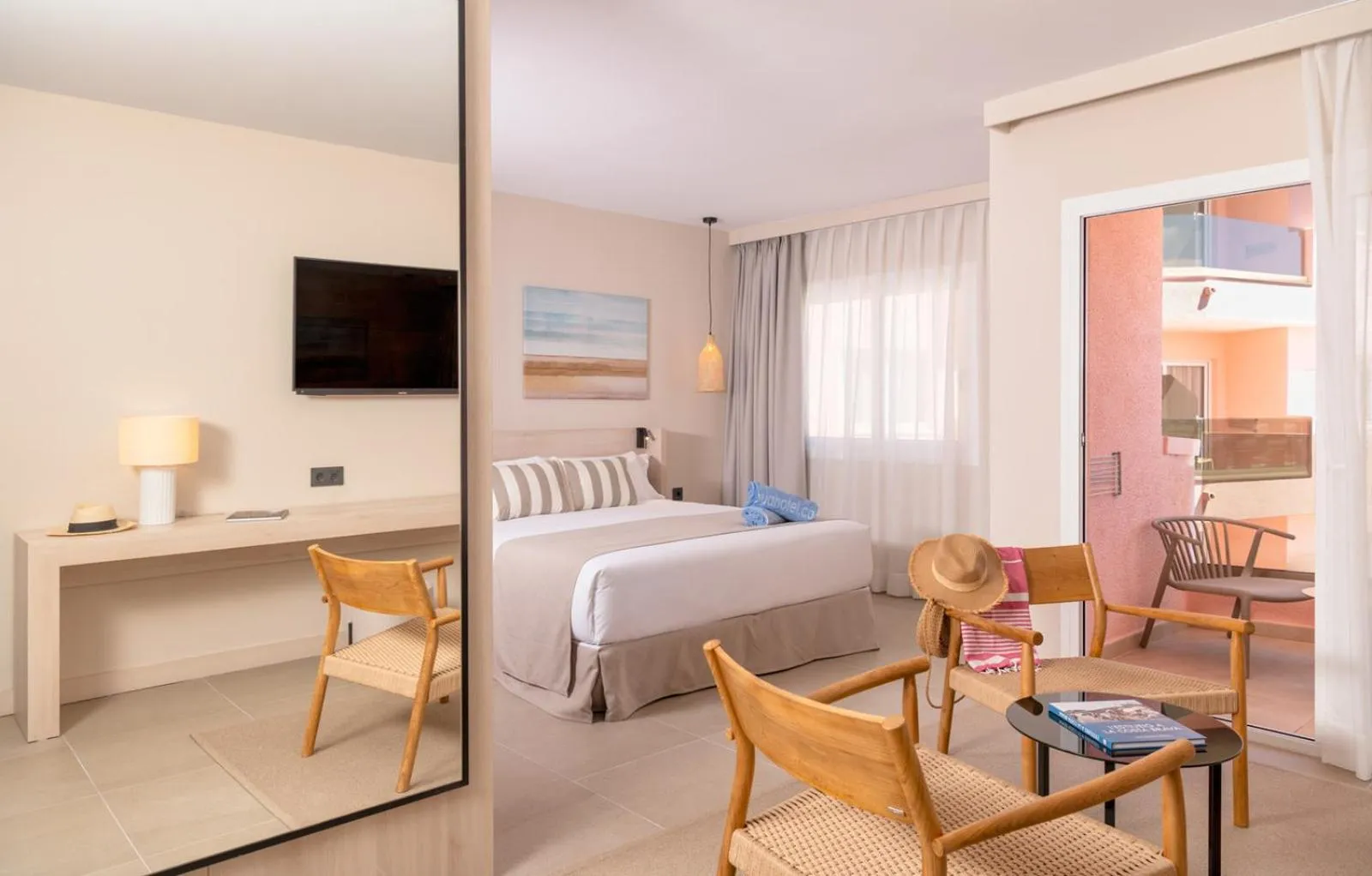 Bed in AQUA Hotel The Breeze & Spa - All Inclusive - Adults Only - 4Sup