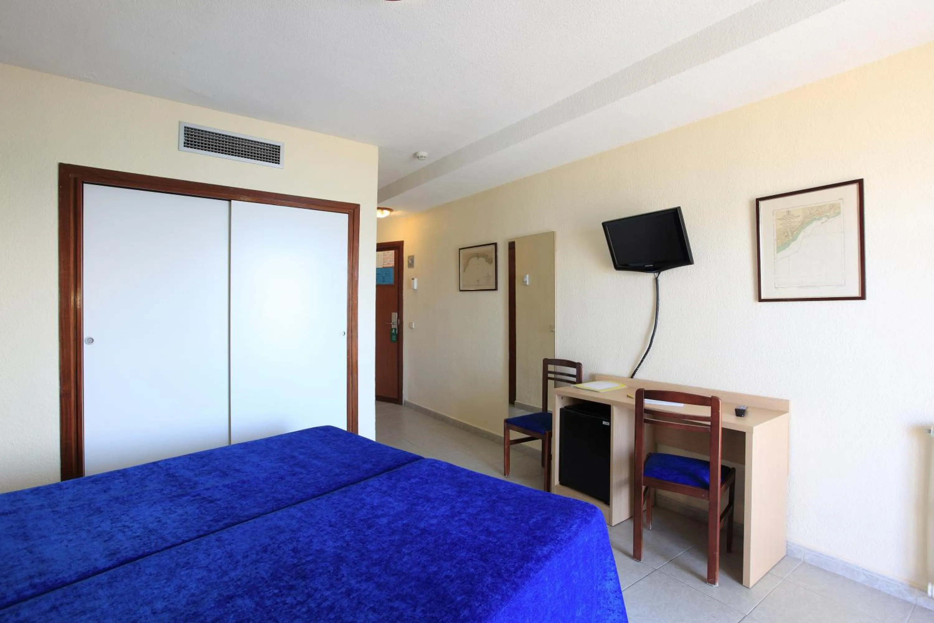 Photo of the whole room in Hotel Bilbaino