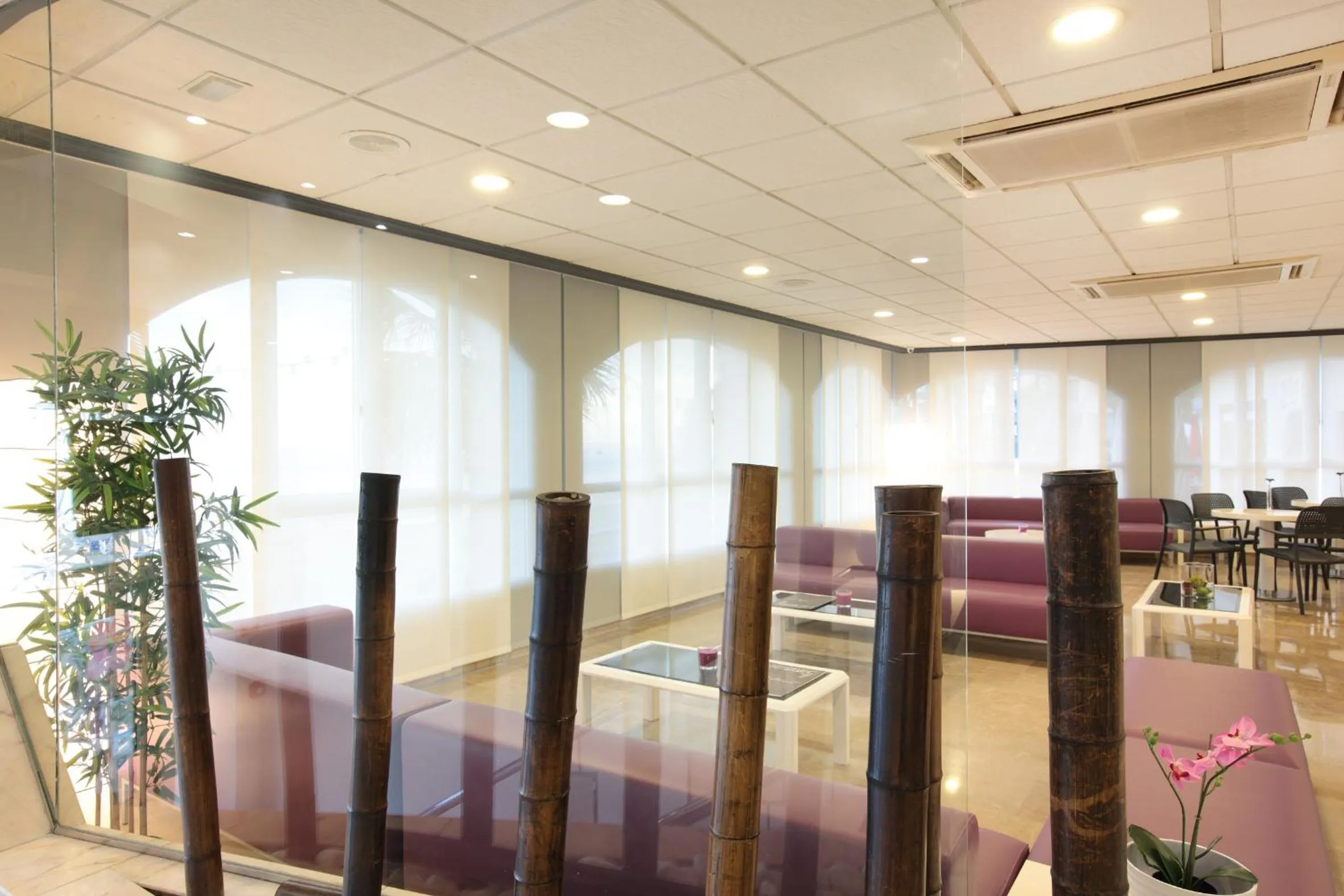 Communal lounge/ TV room in Hotel Bilbaino