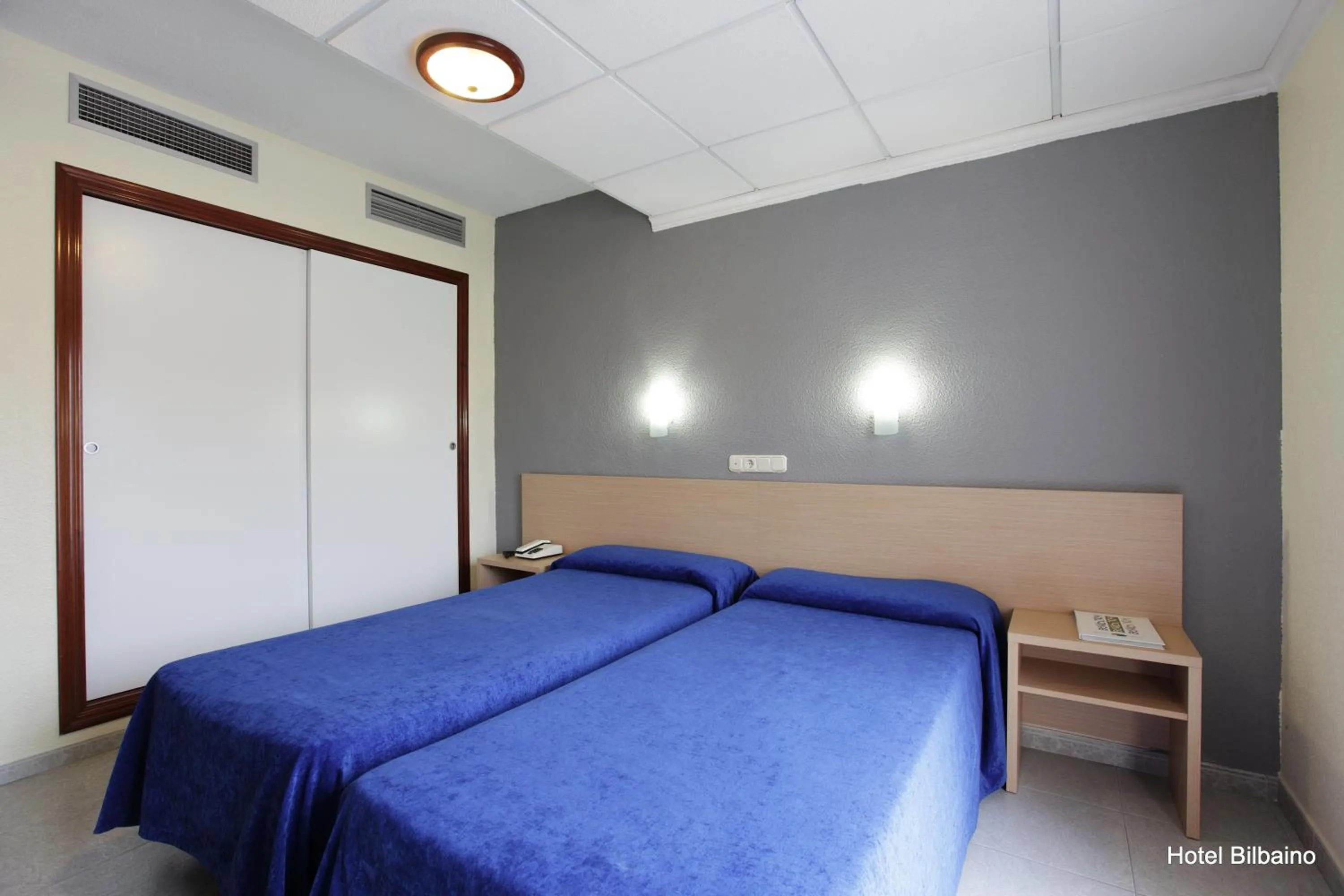 Bed in Hotel Bilbaino