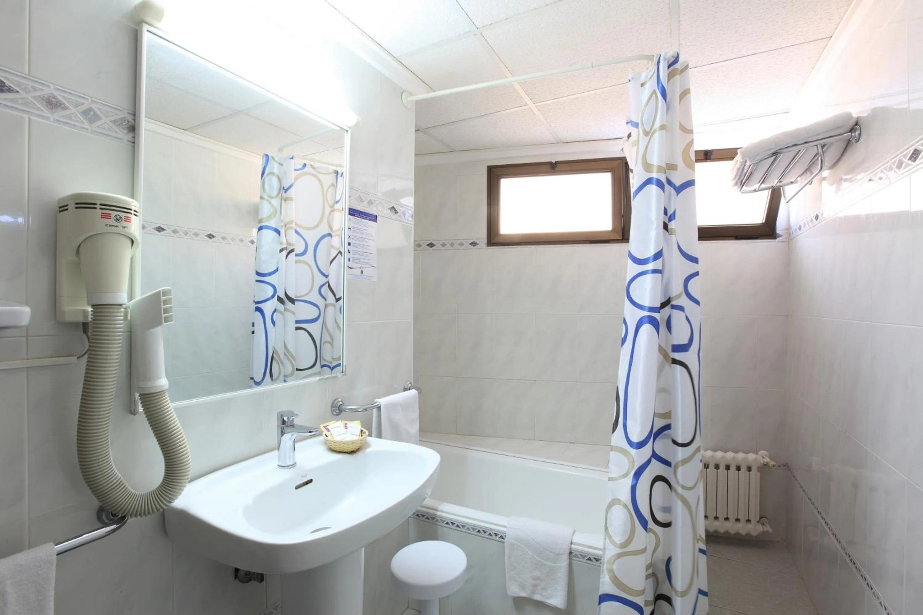 Bathroom in Hotel Bilbaino
