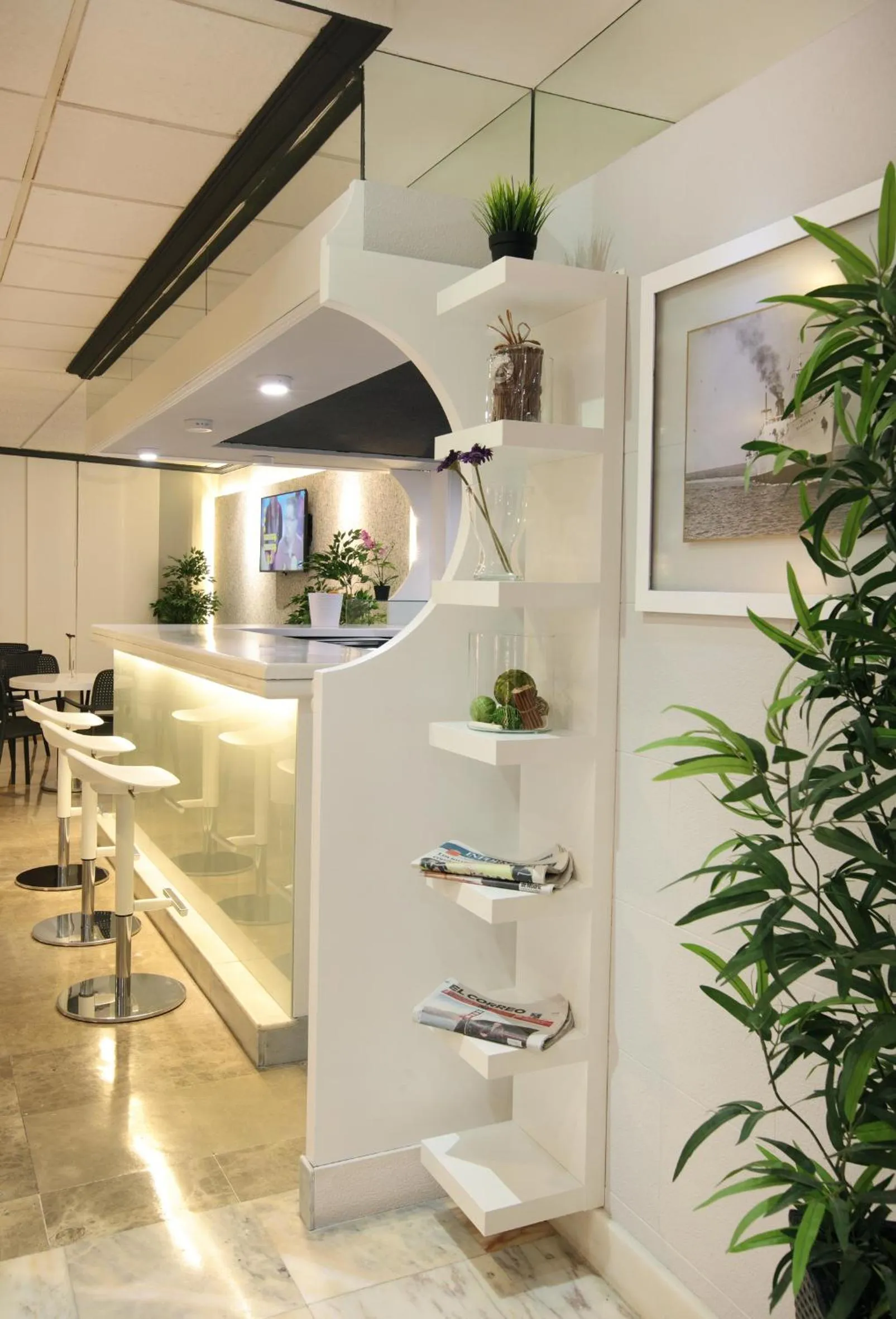 Lounge or bar in Hotel Bilbaino