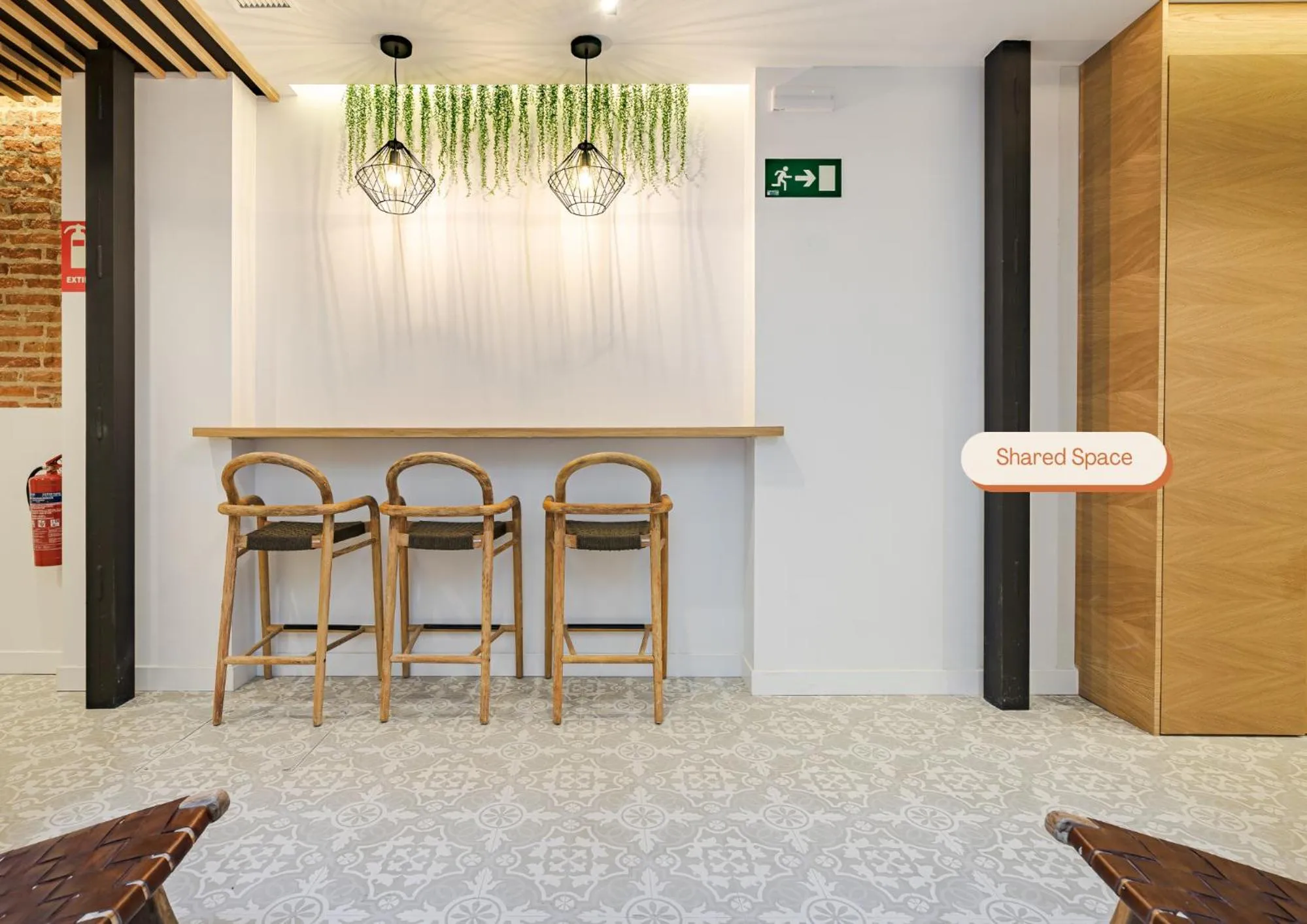 Communal lounge/ TV room in Vallecas Suites by Olala Homes