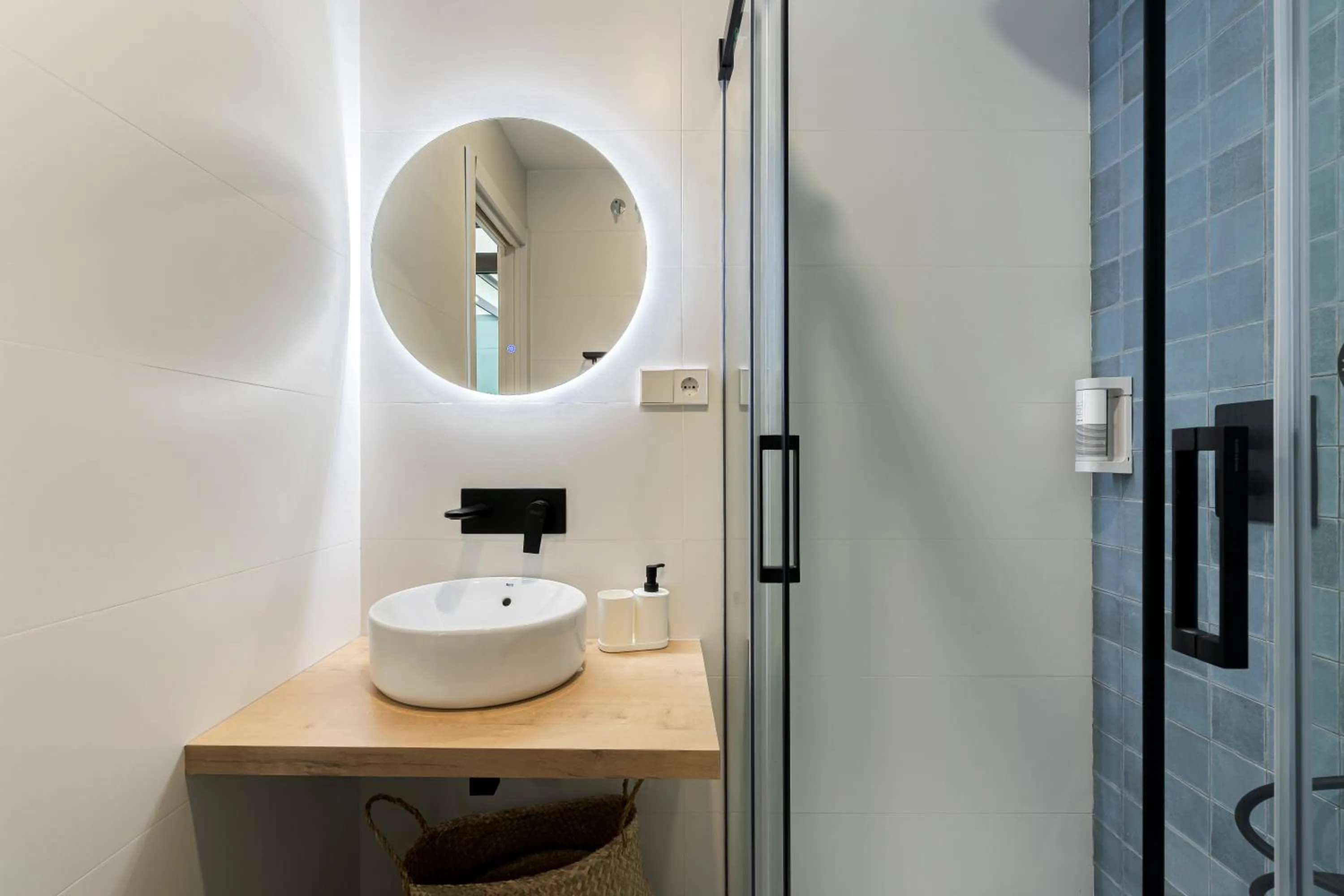 Bathroom in Vallecas Suites by Olala Homes