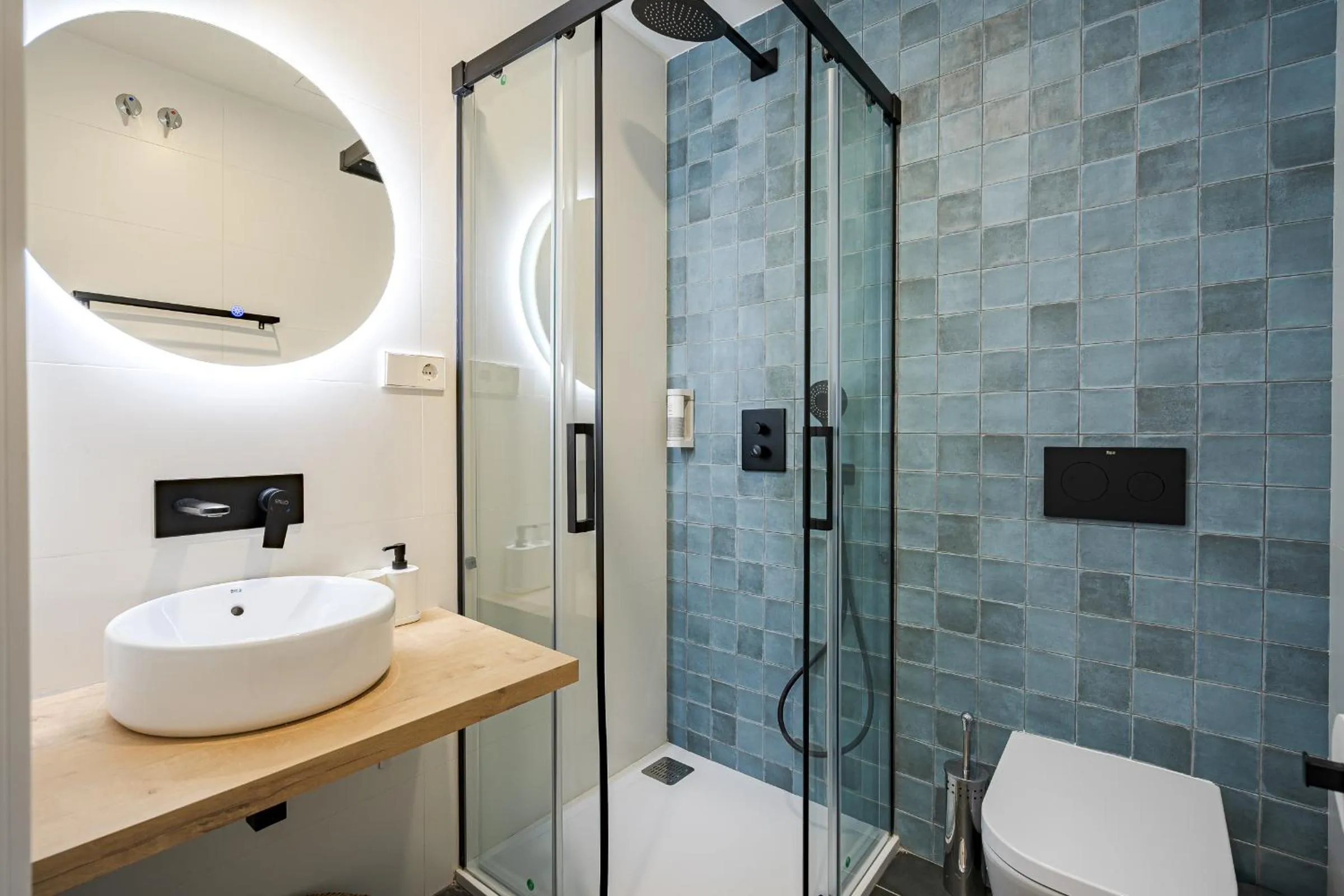 Bathroom in Vallecas Suites by Olala Homes