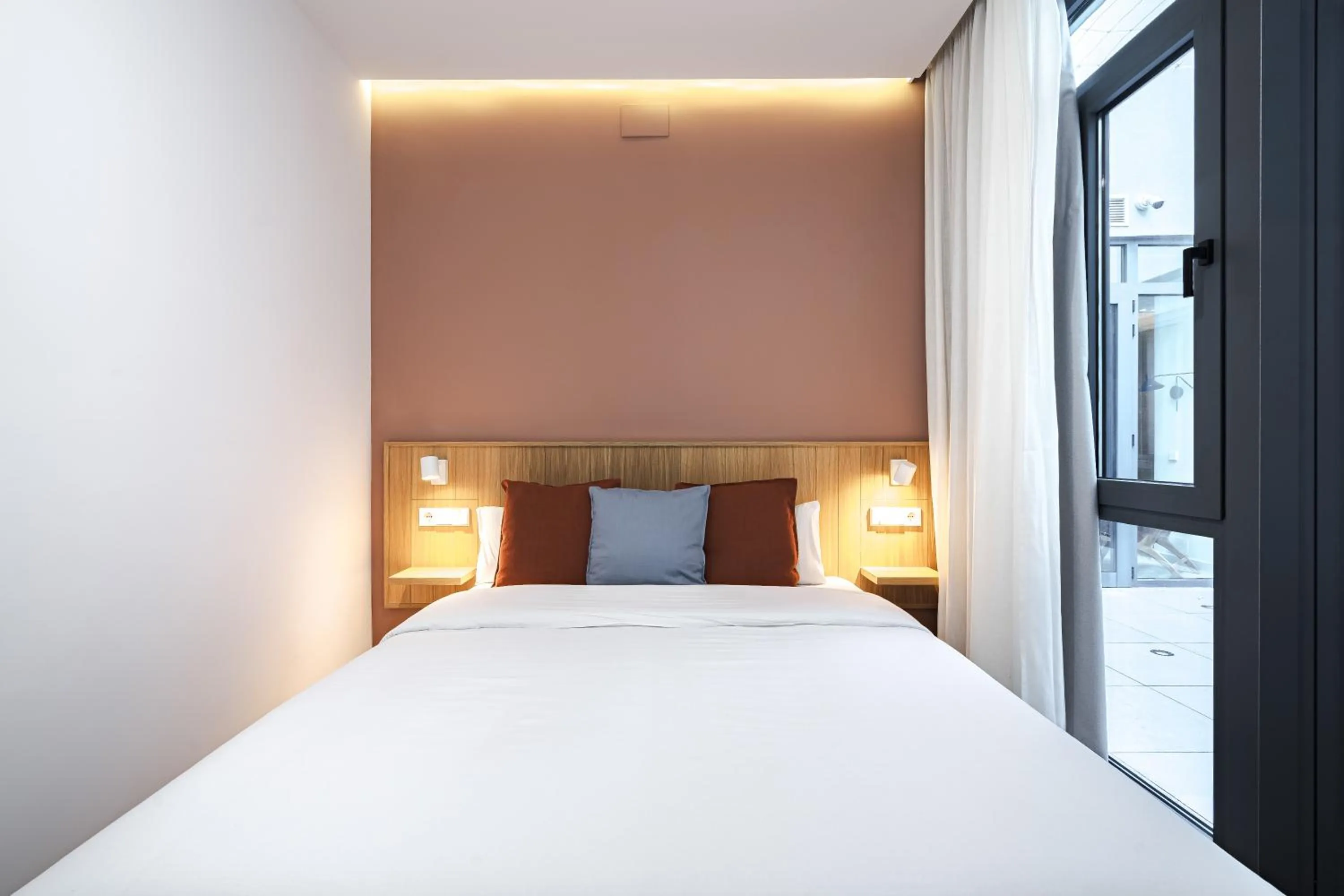Photo of the whole room, Bed in Vallecas Suites by Olala Homes
