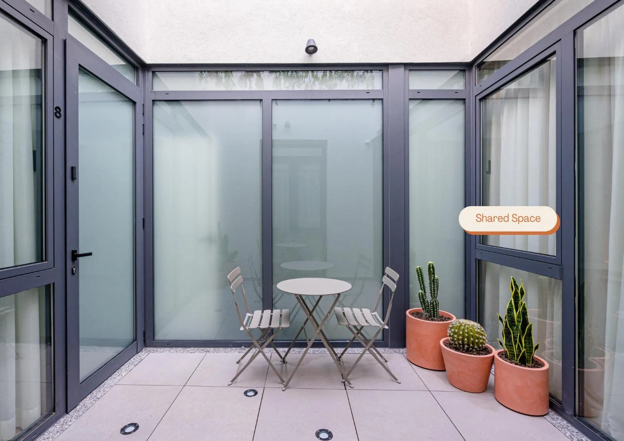 Communal lounge/ TV room in Vallecas Suites by Olala Homes