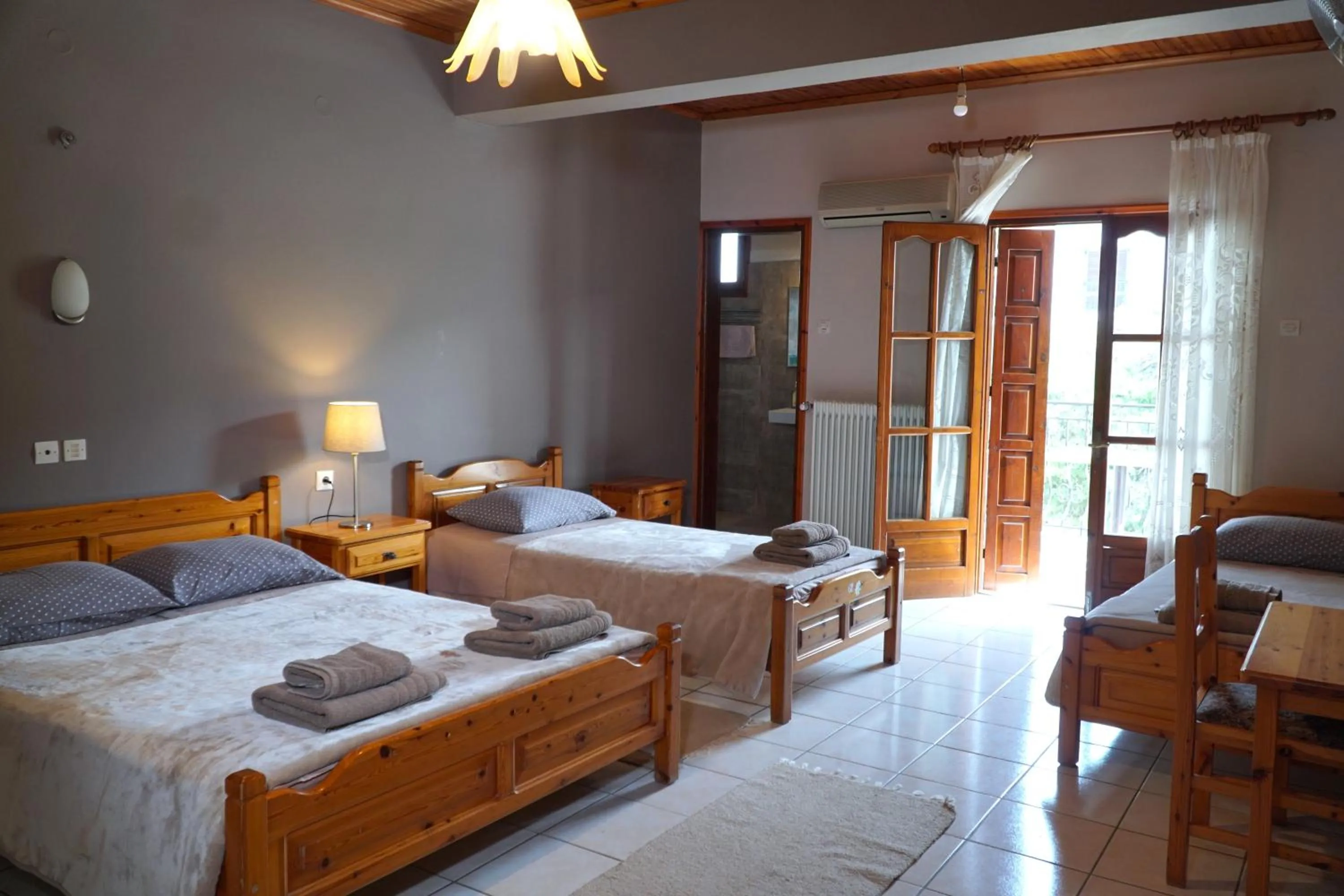 Bed in Hotel Defkalion