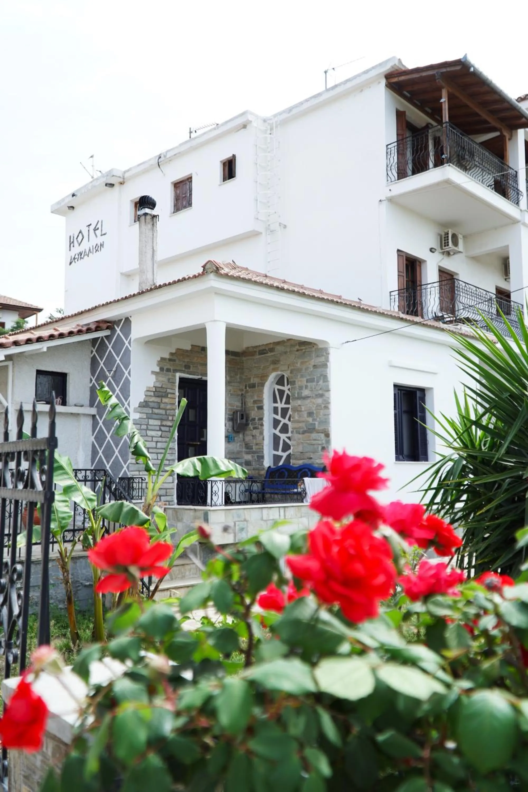 Property building in Hotel Defkalion