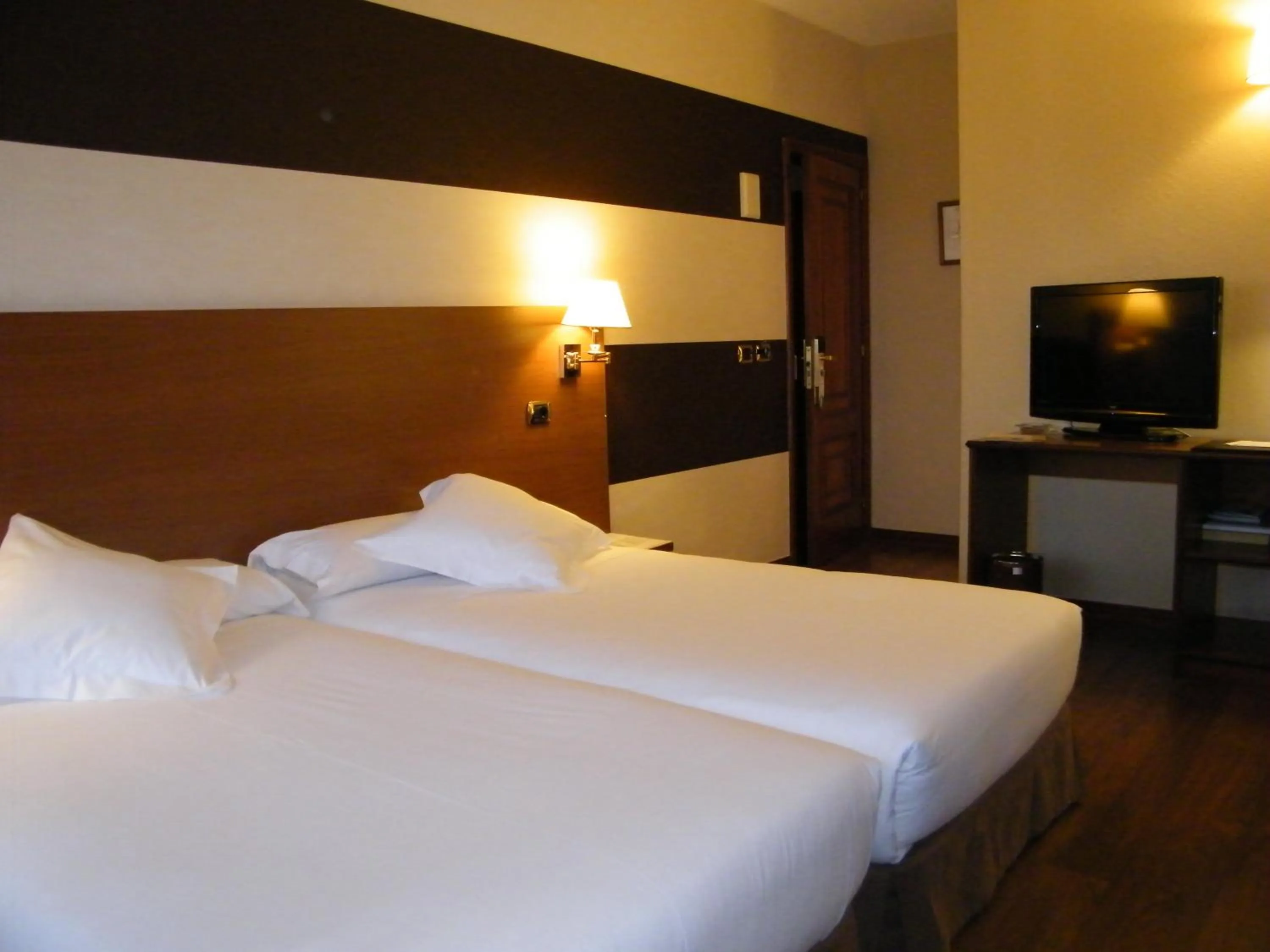 Photo of the whole room, Bed in Oca Ipanema Hotel