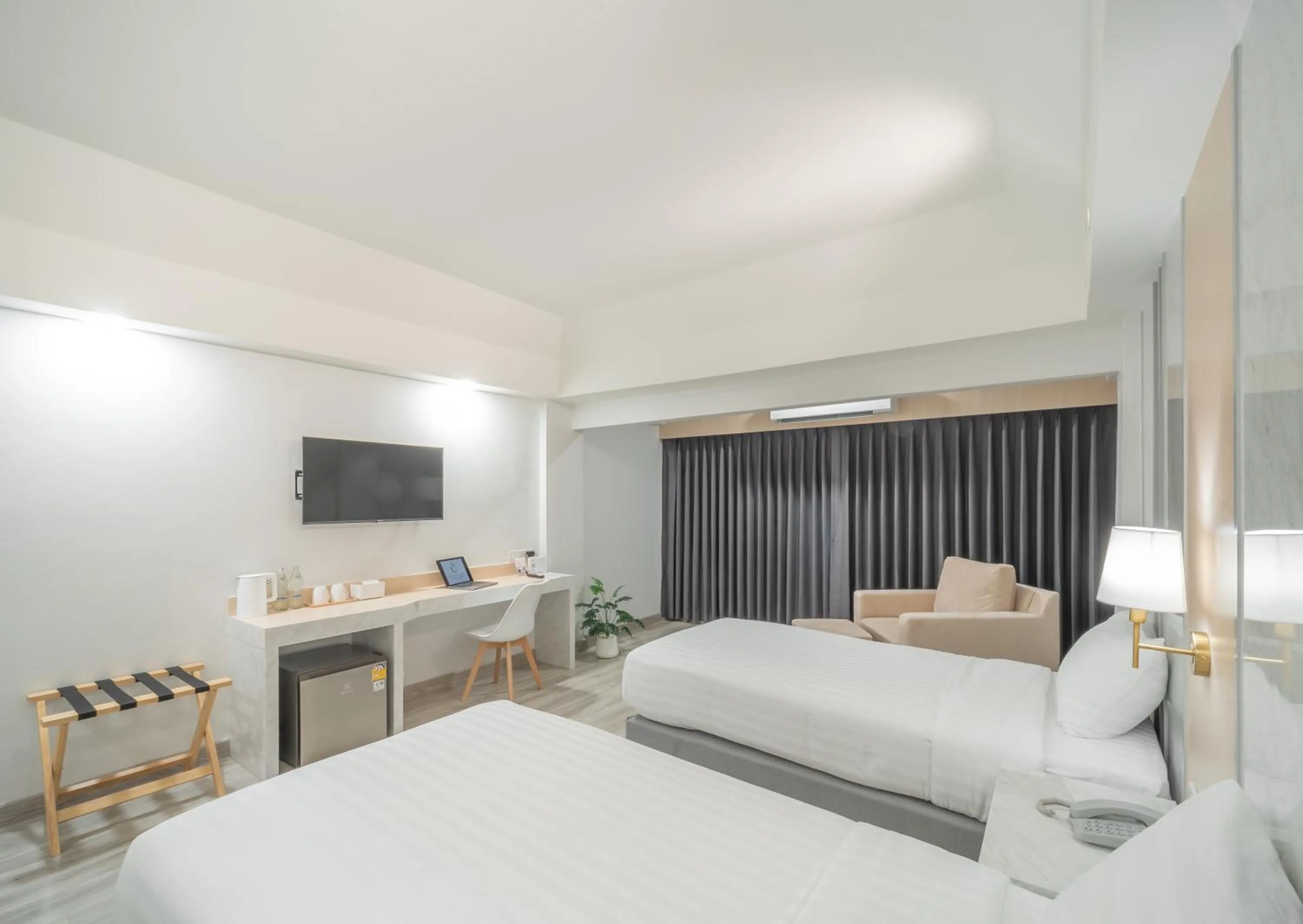 Property building, Bed in The Space Hotel Lampang