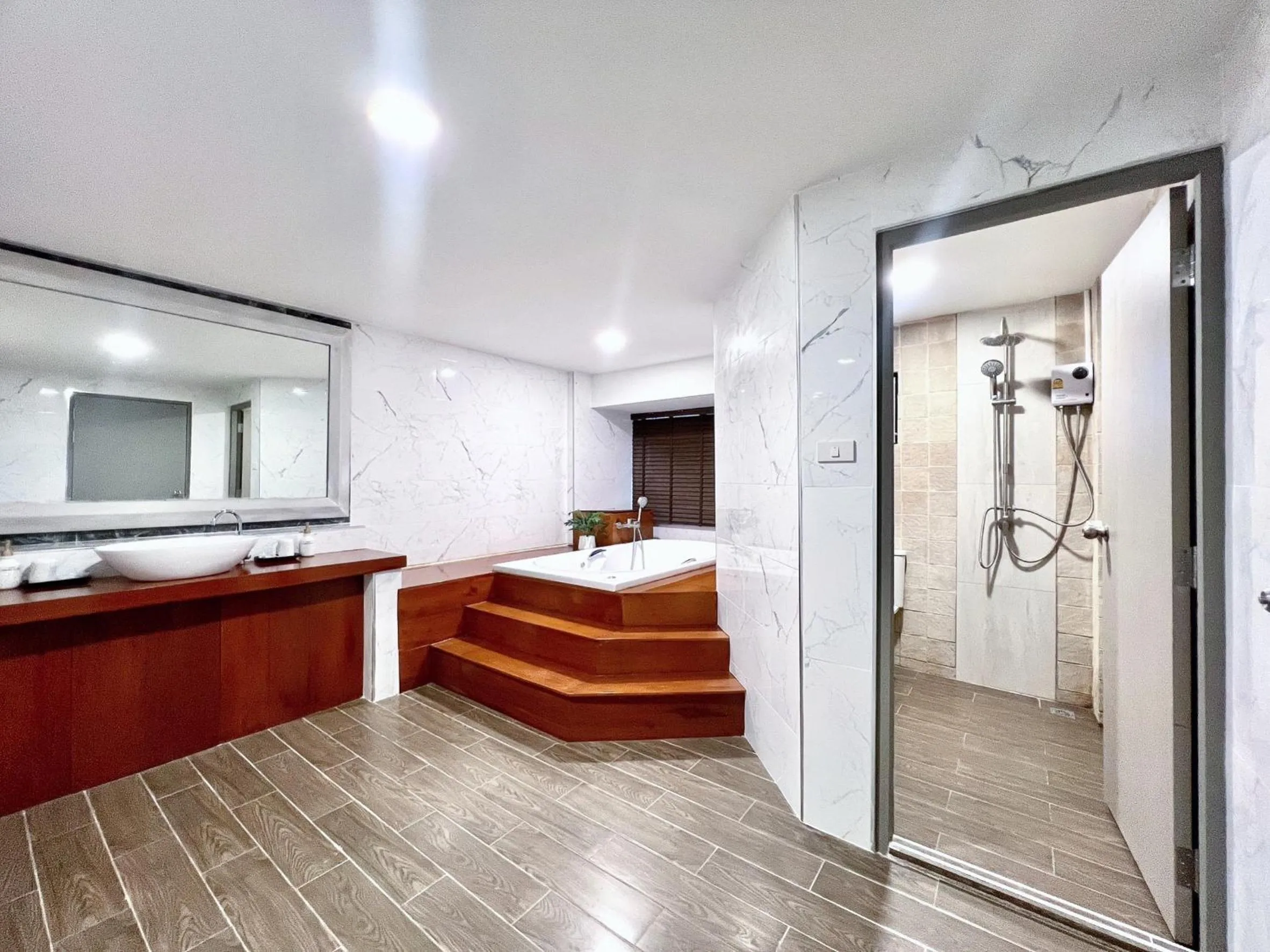 Shower in The Space Hotel Lampang