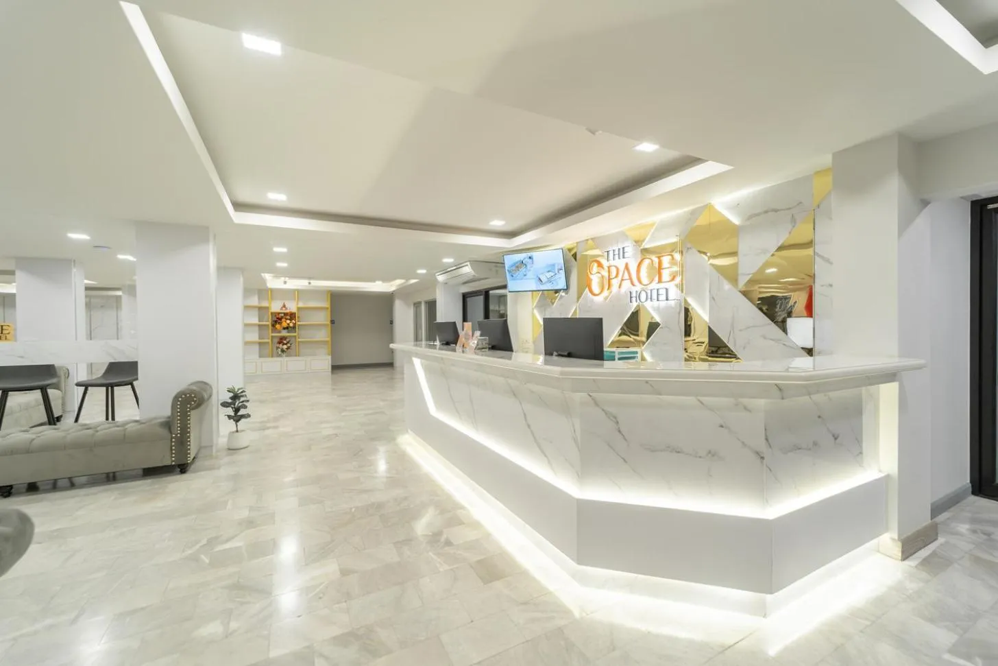 Lobby or reception in The Space Hotel Lampang