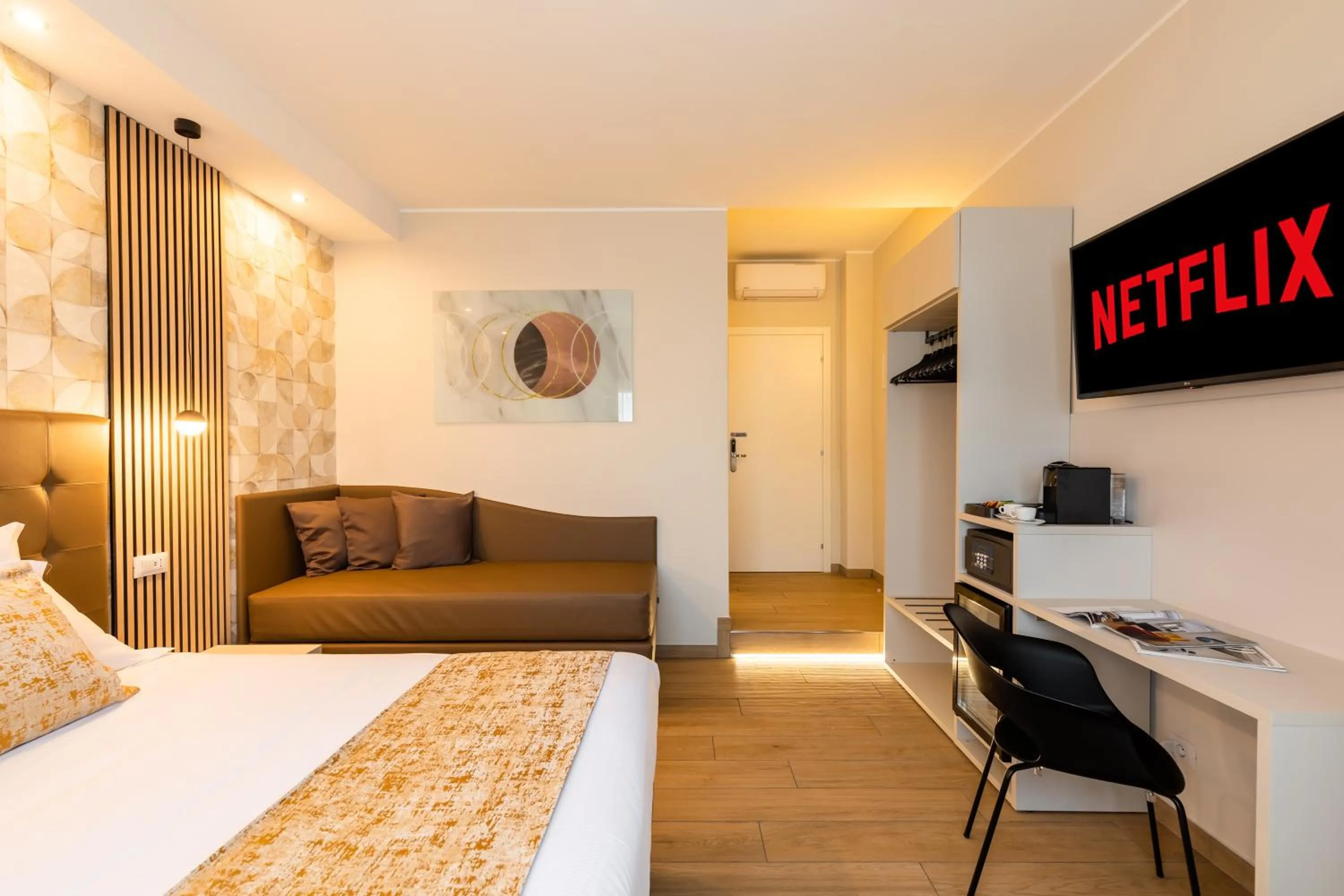 Bedroom, Bed in AlbaDea Suites&Jacuzzi