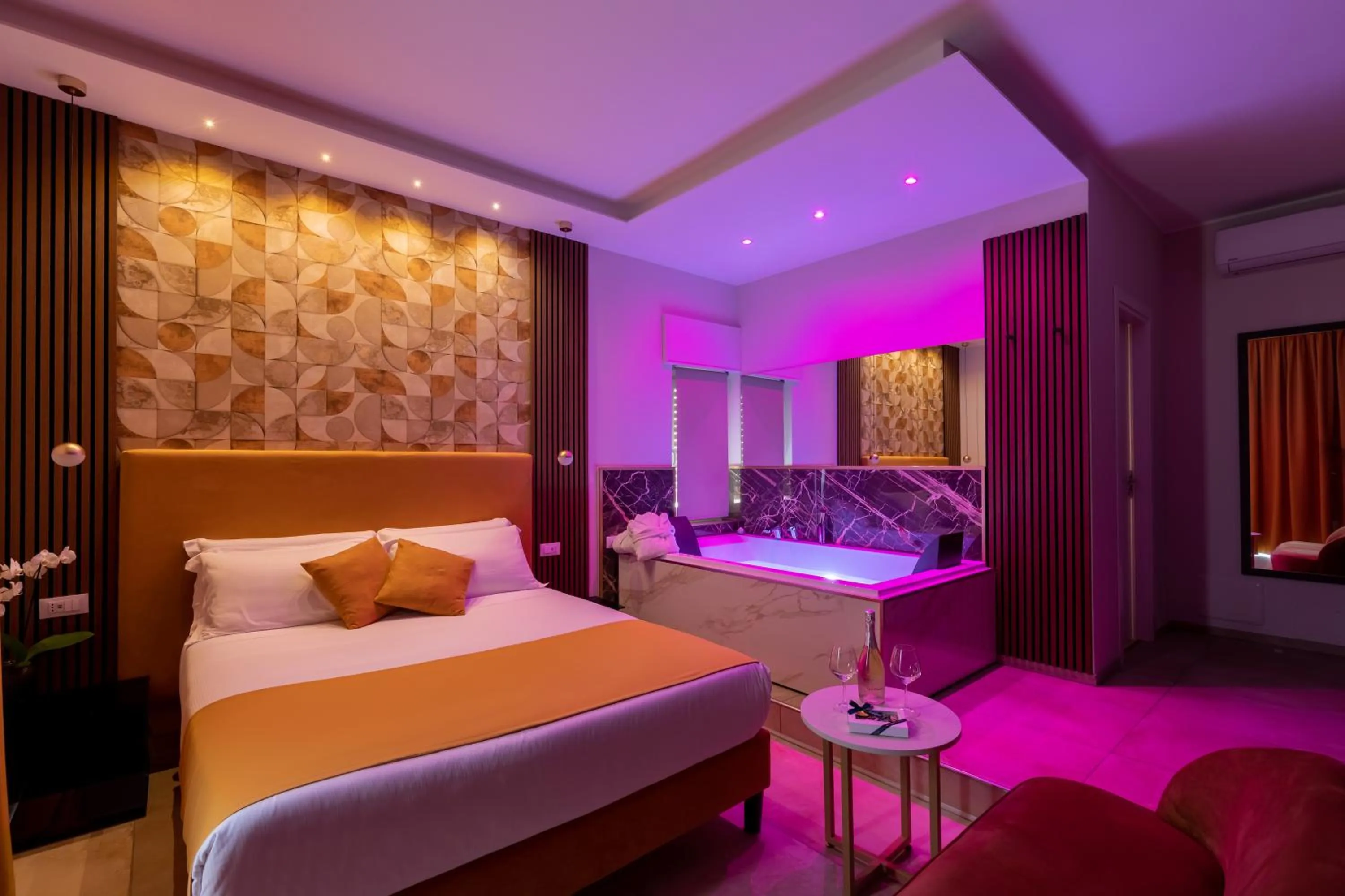 Bedroom, Bed in AlbaDea Suites&Jacuzzi