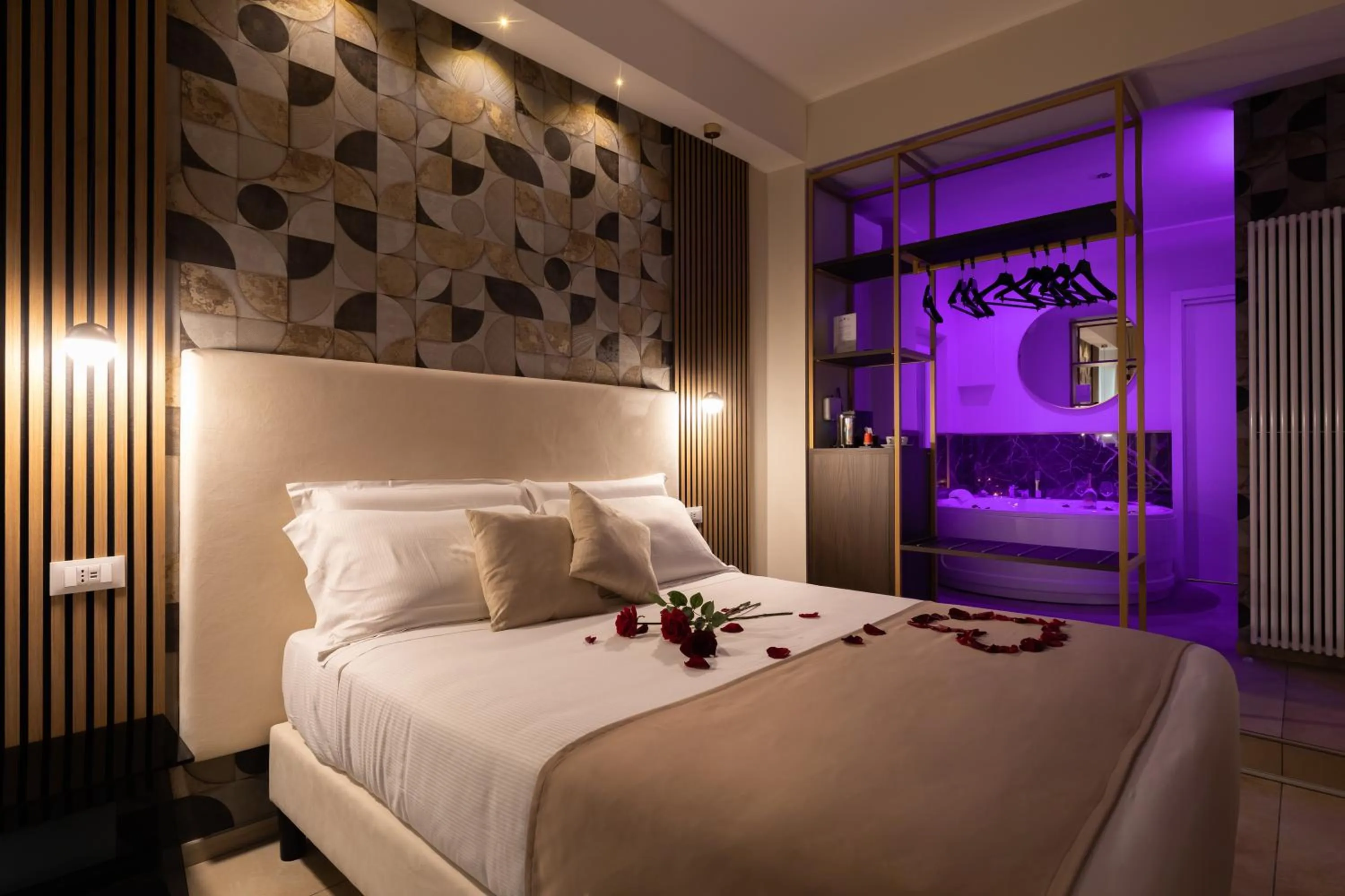 Bedroom, Bed in AlbaDea Suites&Jacuzzi