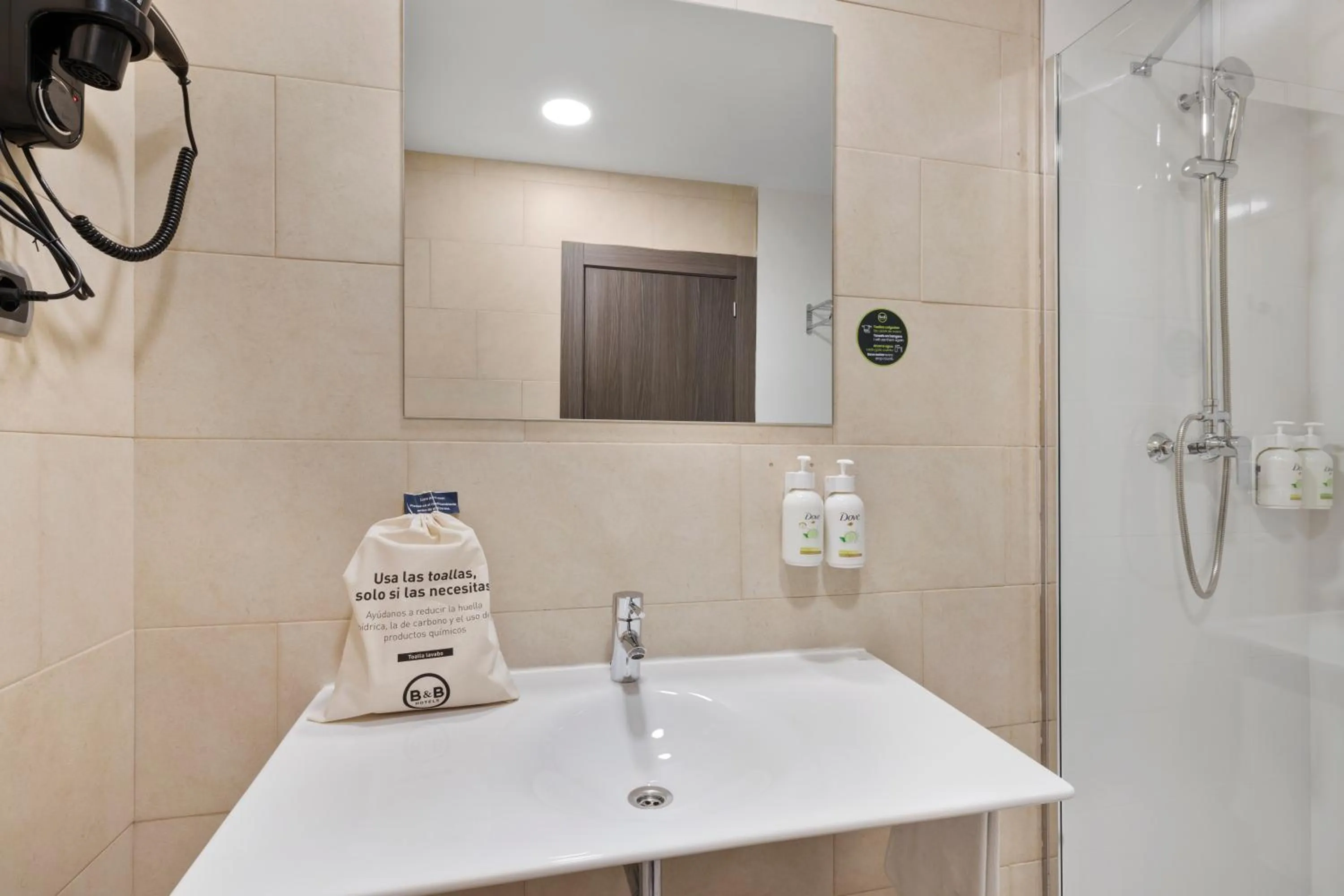 Shower in B&B HOTEL Oviedo