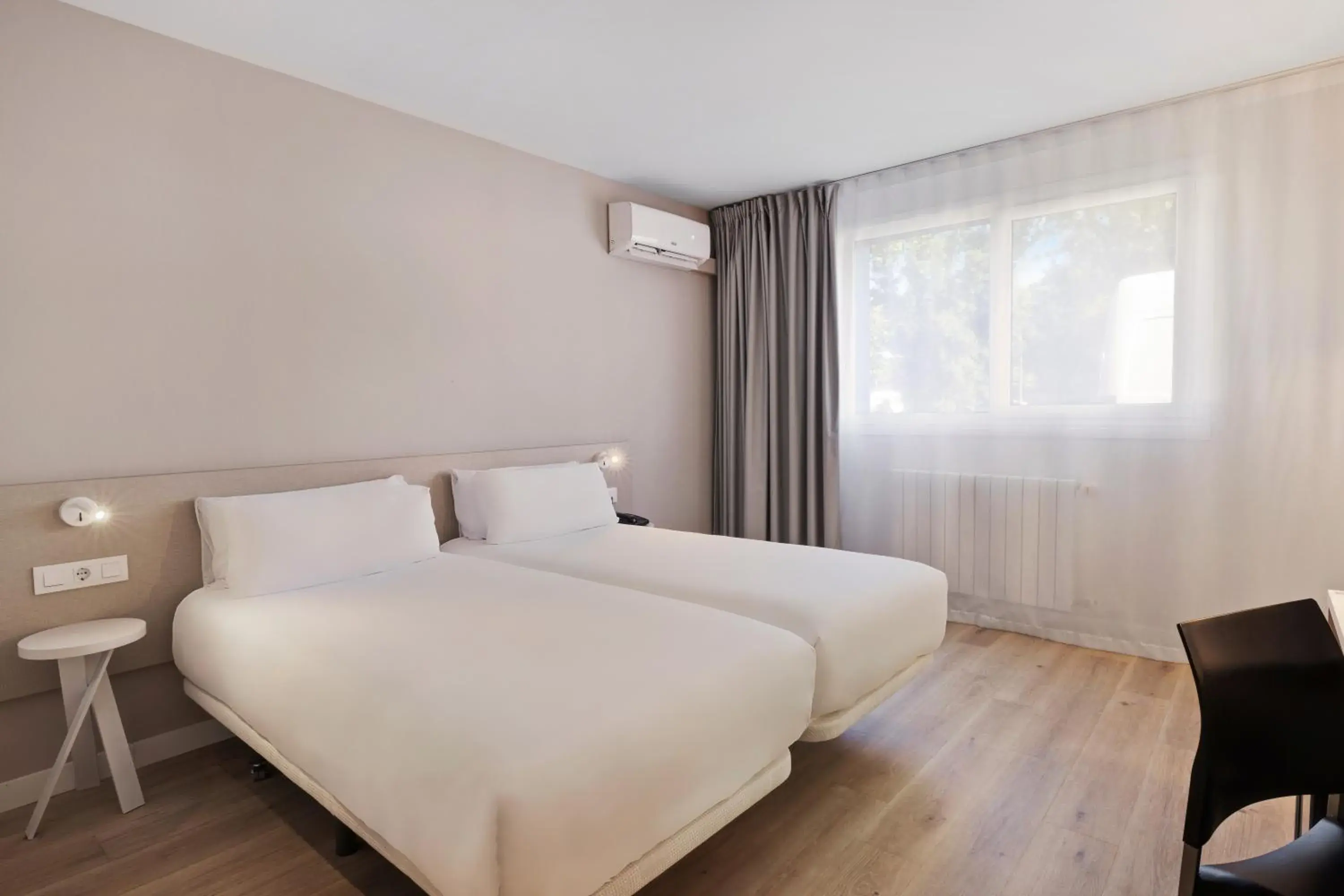 Superior Twin Room in B&B HOTEL Oviedo Superior Twin Room in B&B HOTEL Oviedo