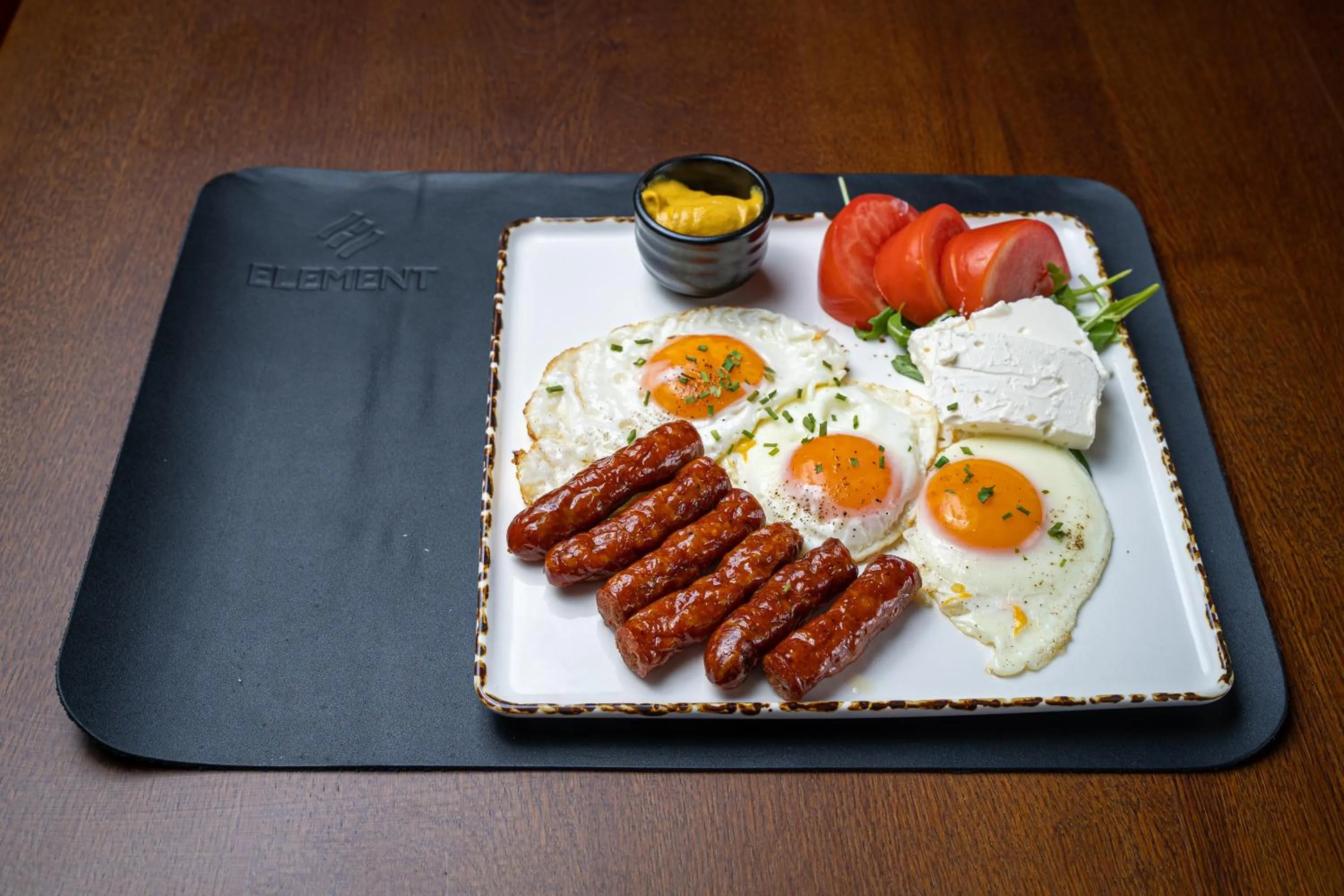 Restaurant/places to eat in Hotel Element