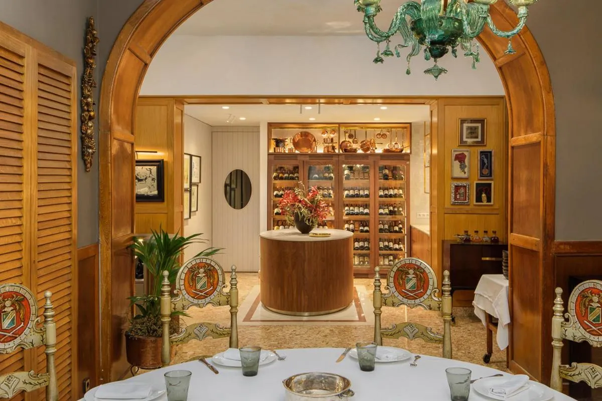 Restaurant/places to eat in Hotel Duran