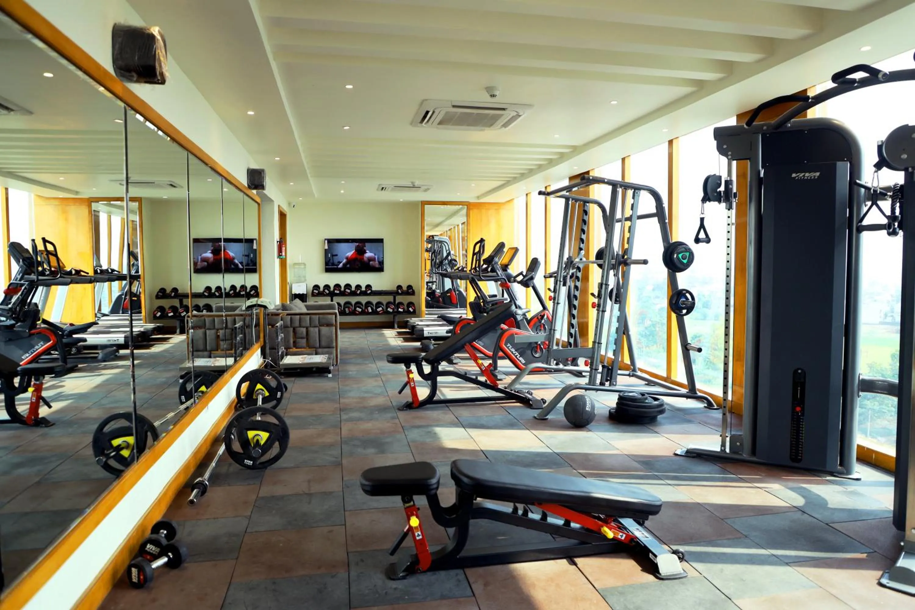 Fitness centre/facilities in Mariton Hotel