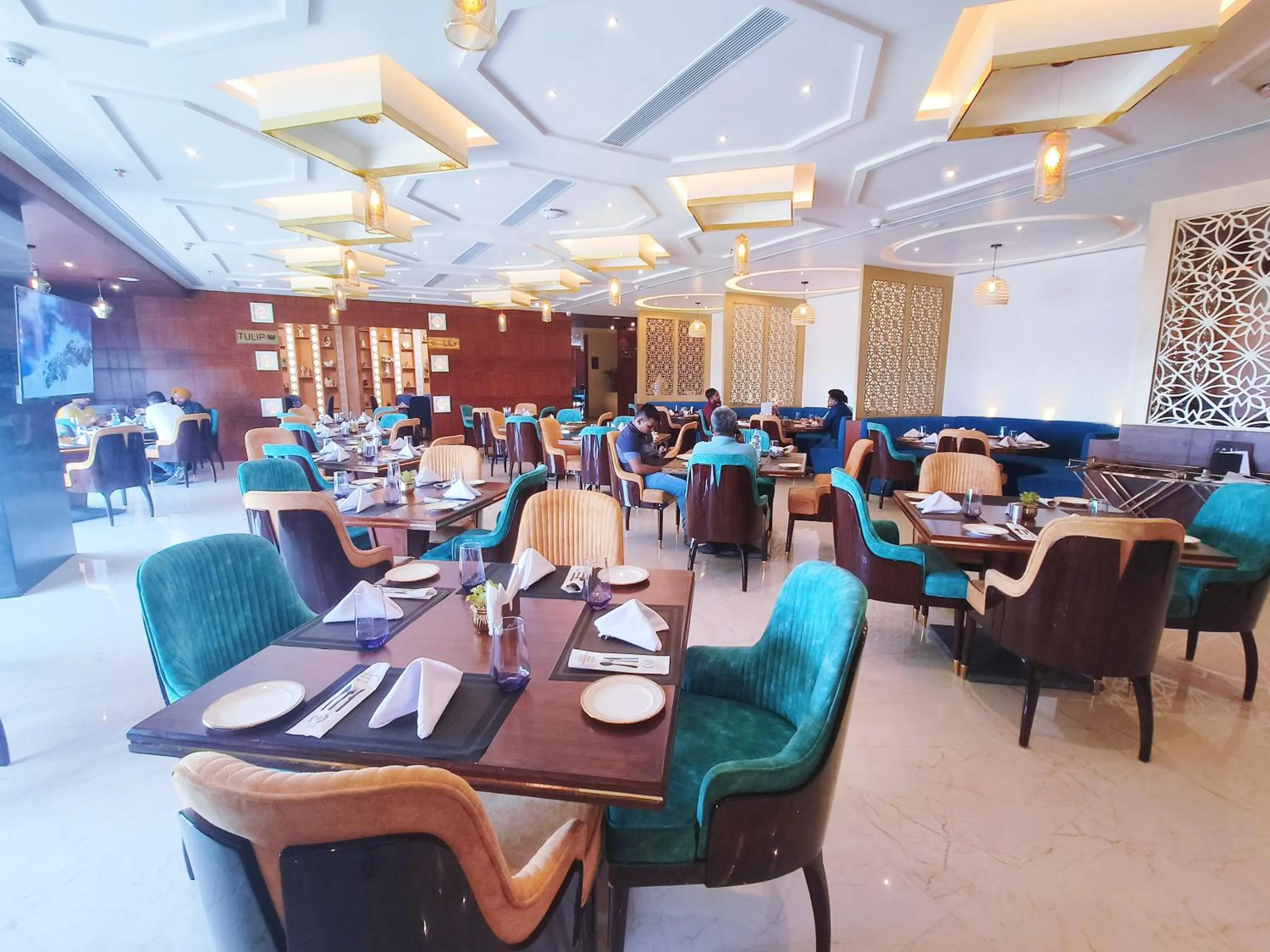 Restaurant/places to eat in Mariton Hotel