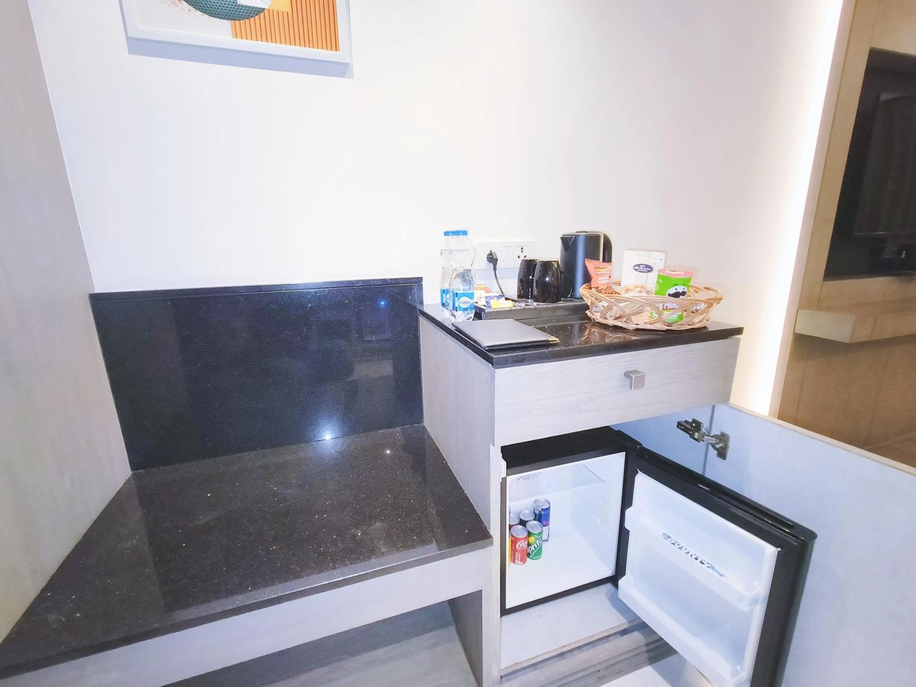 Coffee/tea facilities in Mariton Hotel