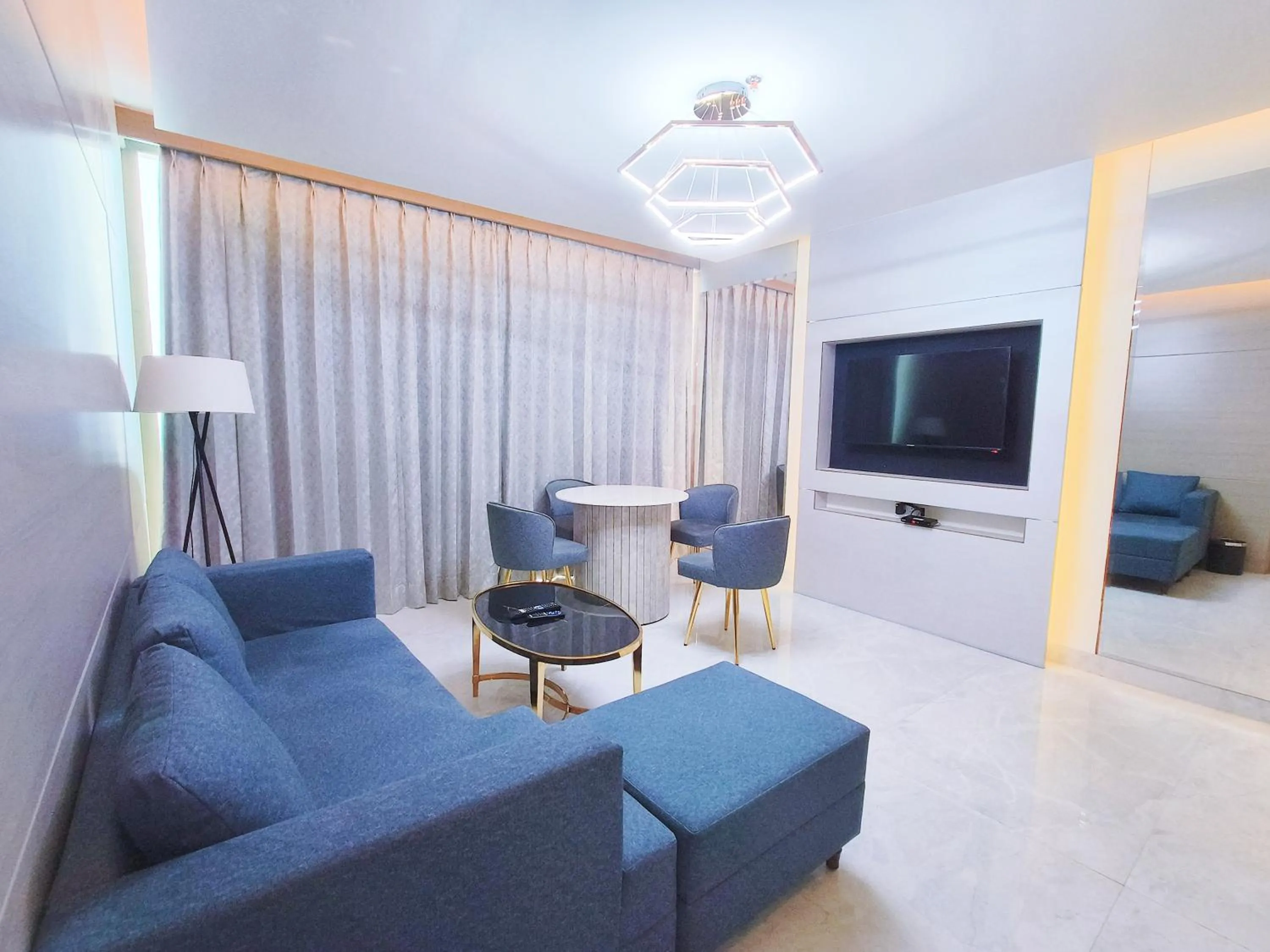 TV and multimedia in Mariton Hotel