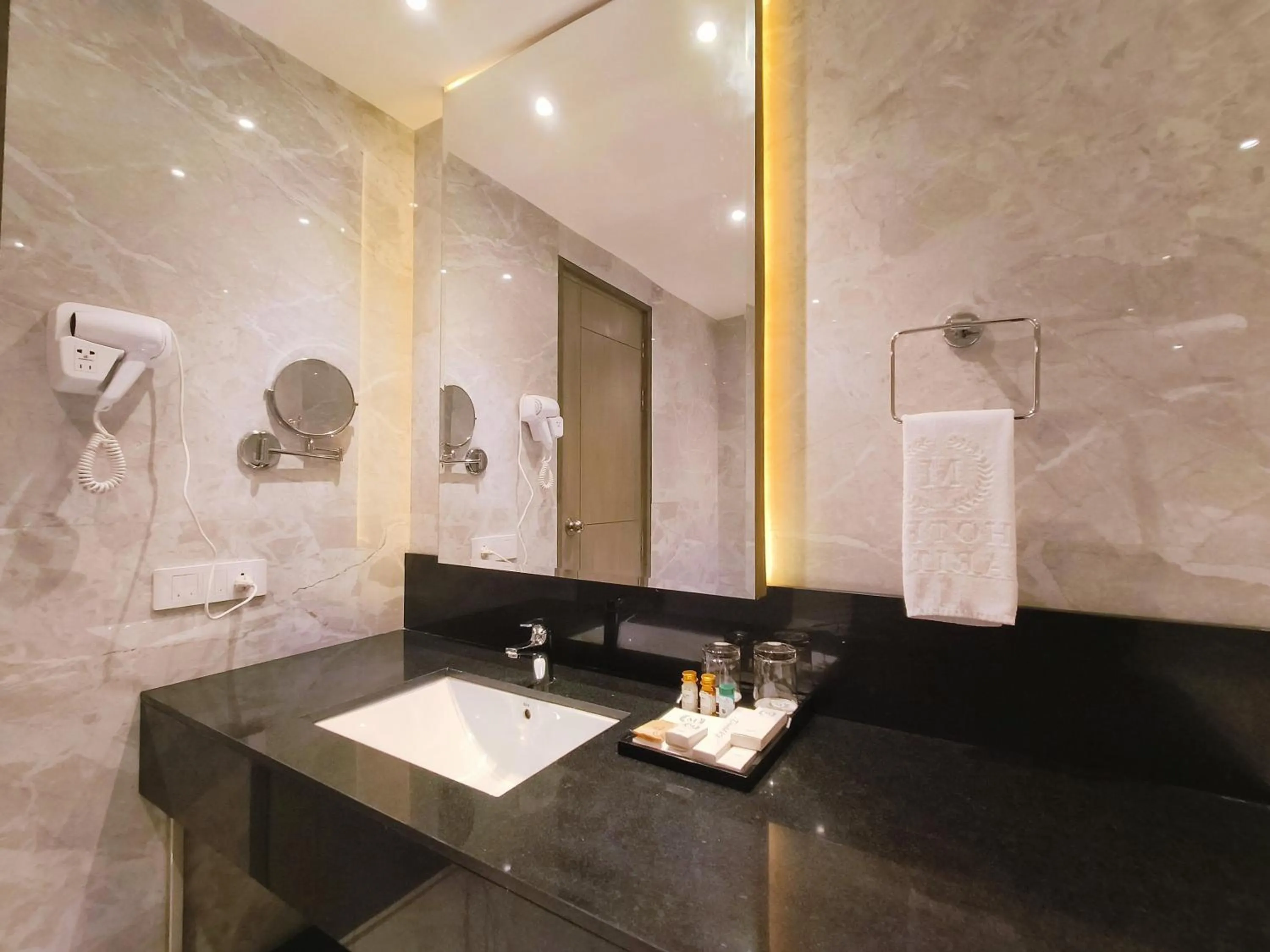 Bathroom in Mariton Hotel