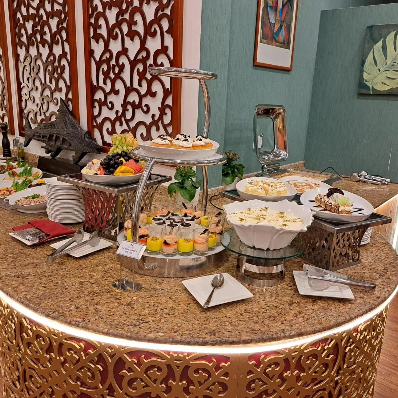 Restaurant/places to eat in Royal Concorde Hotel & Suite