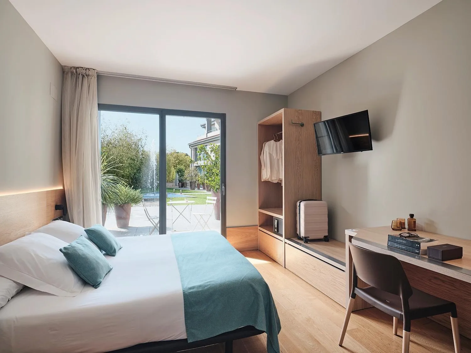 Bed in Qgat Restaurant Events & Hotel