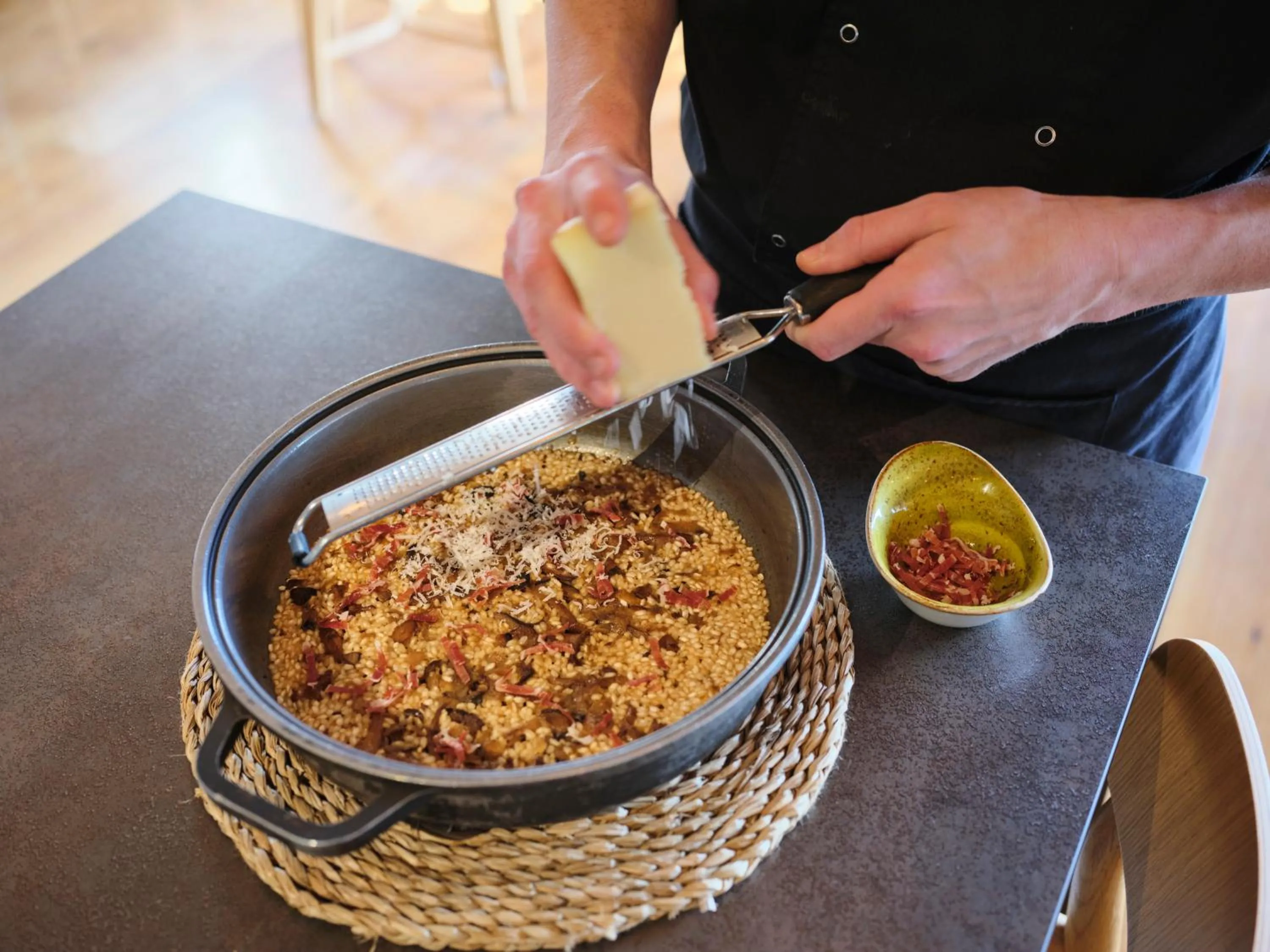 Restaurant/places to eat in Qgat Restaurant Events & Hotel