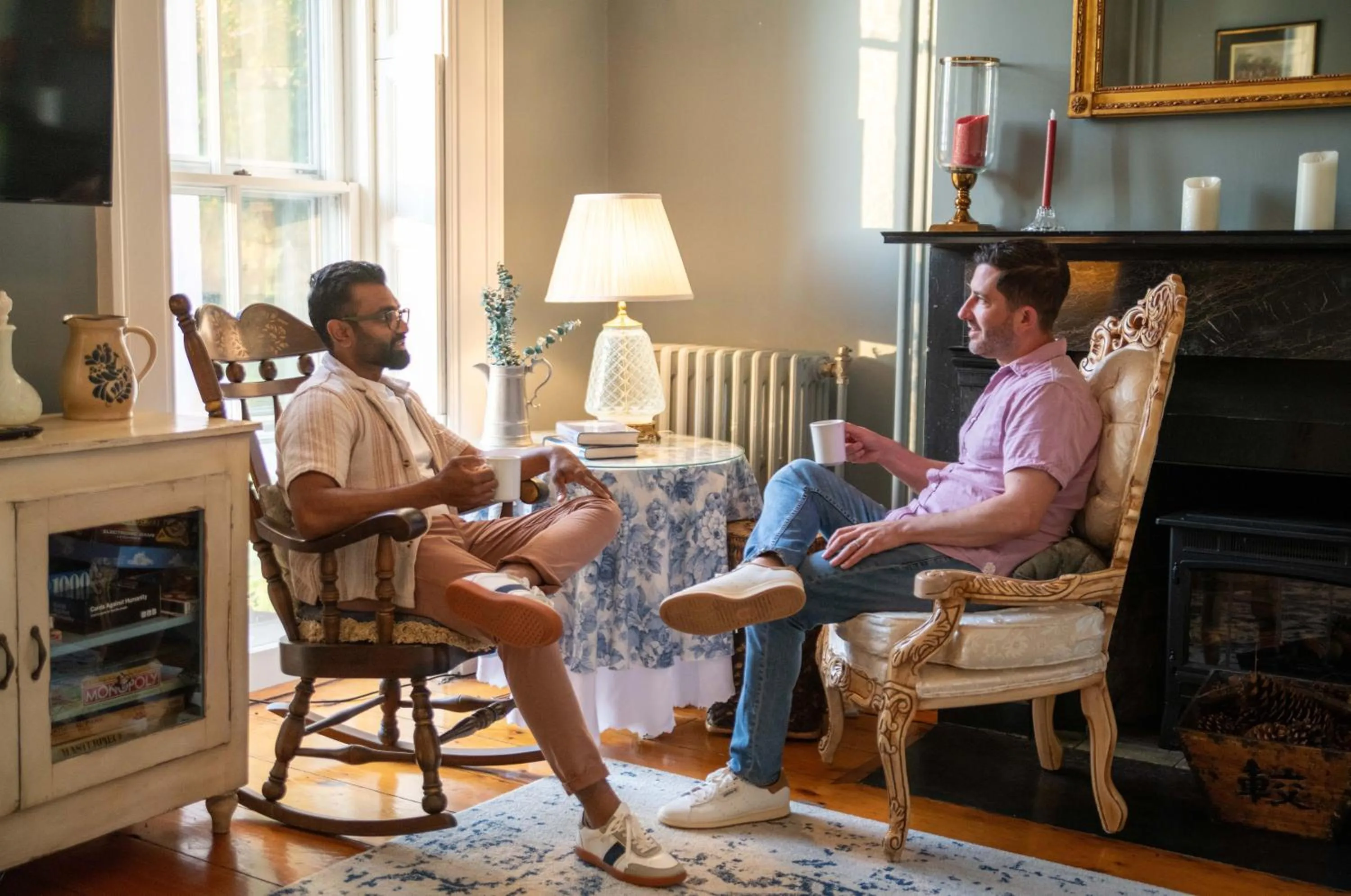 Living room in Cromwell Manor Inn