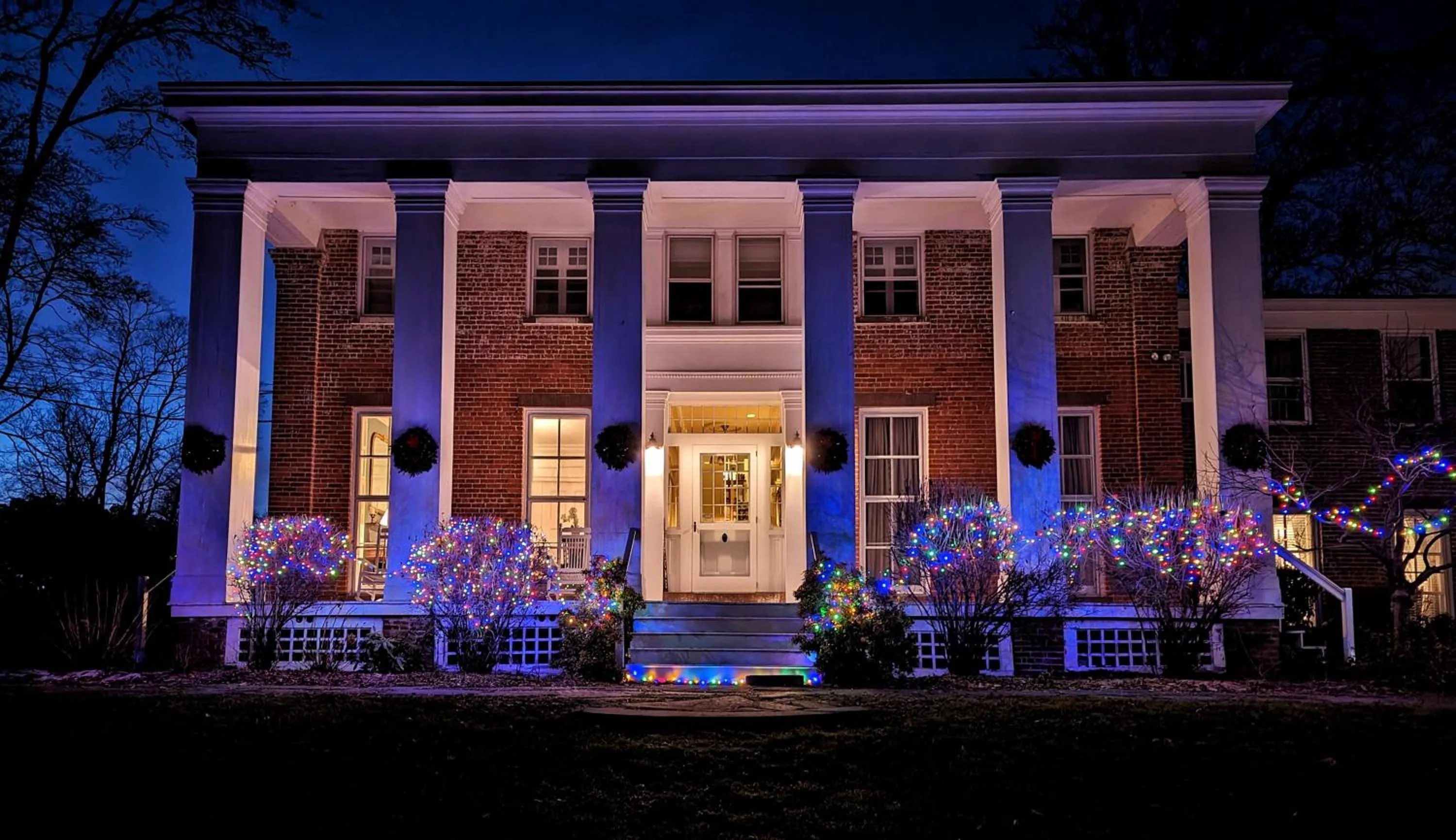 Property building in Cromwell Manor Inn