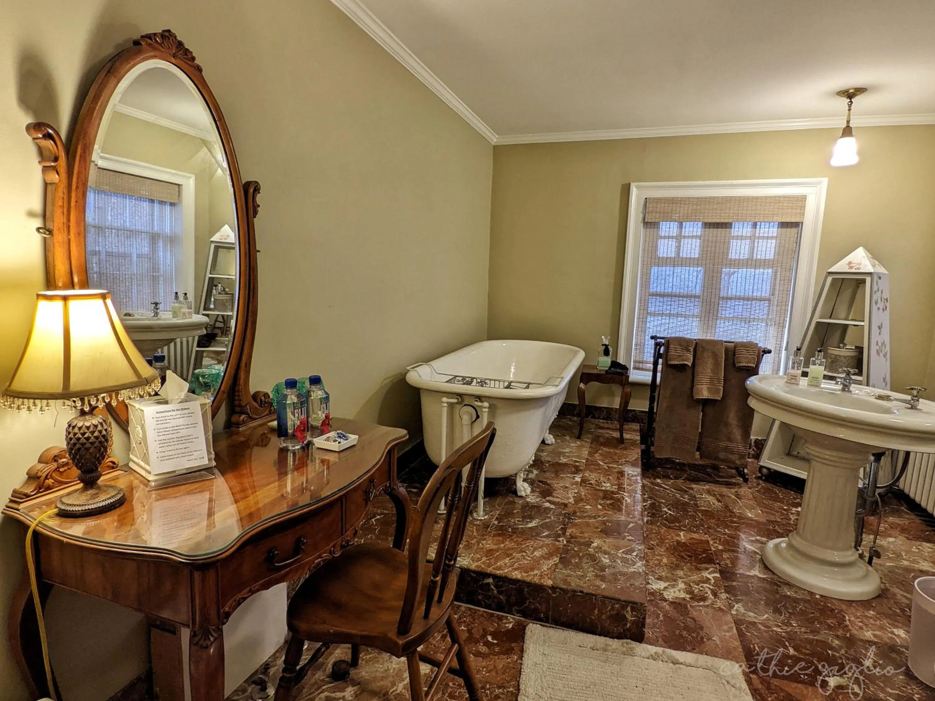 Bathroom in Cromwell Manor Inn
