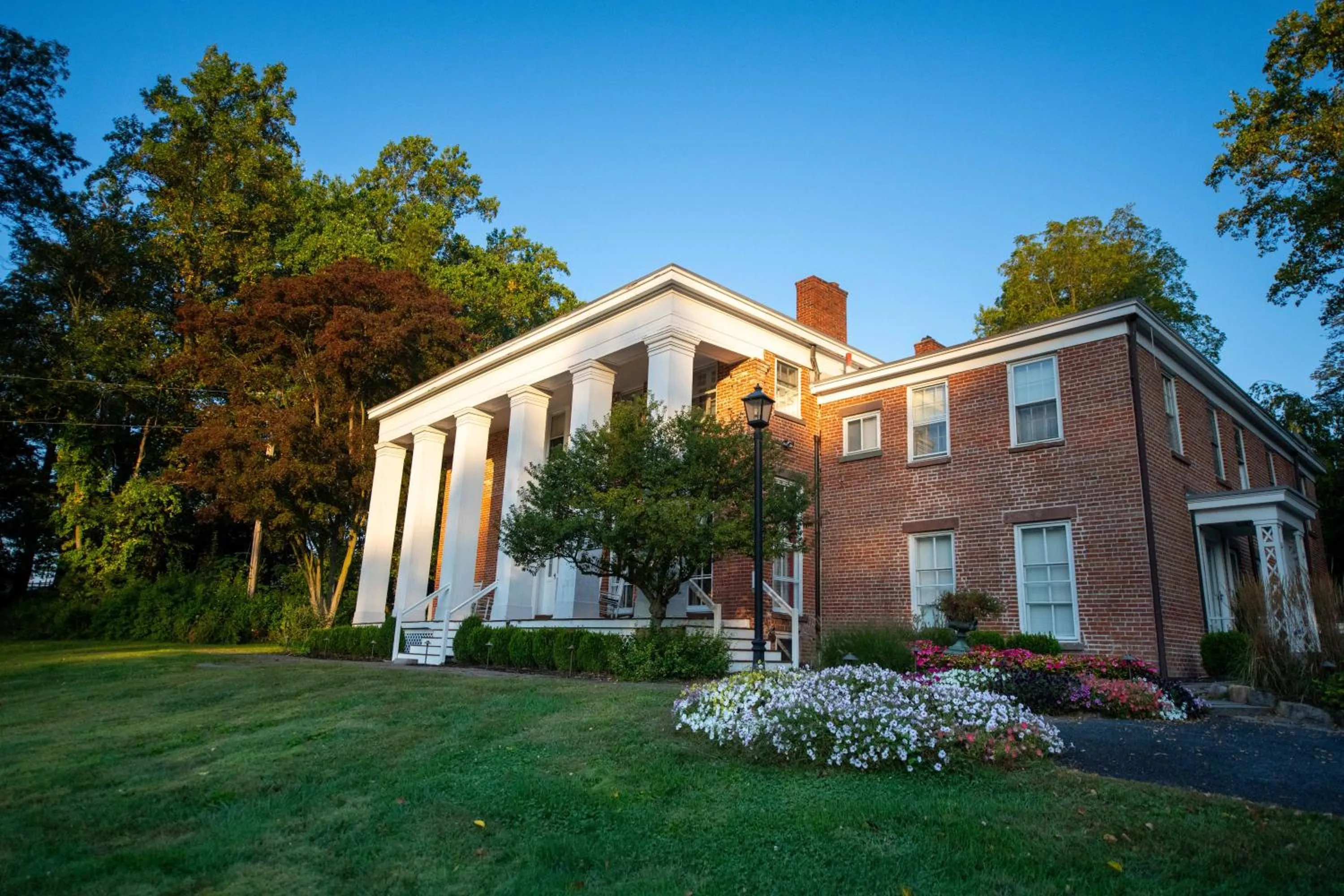 Property building in Cromwell Manor Inn