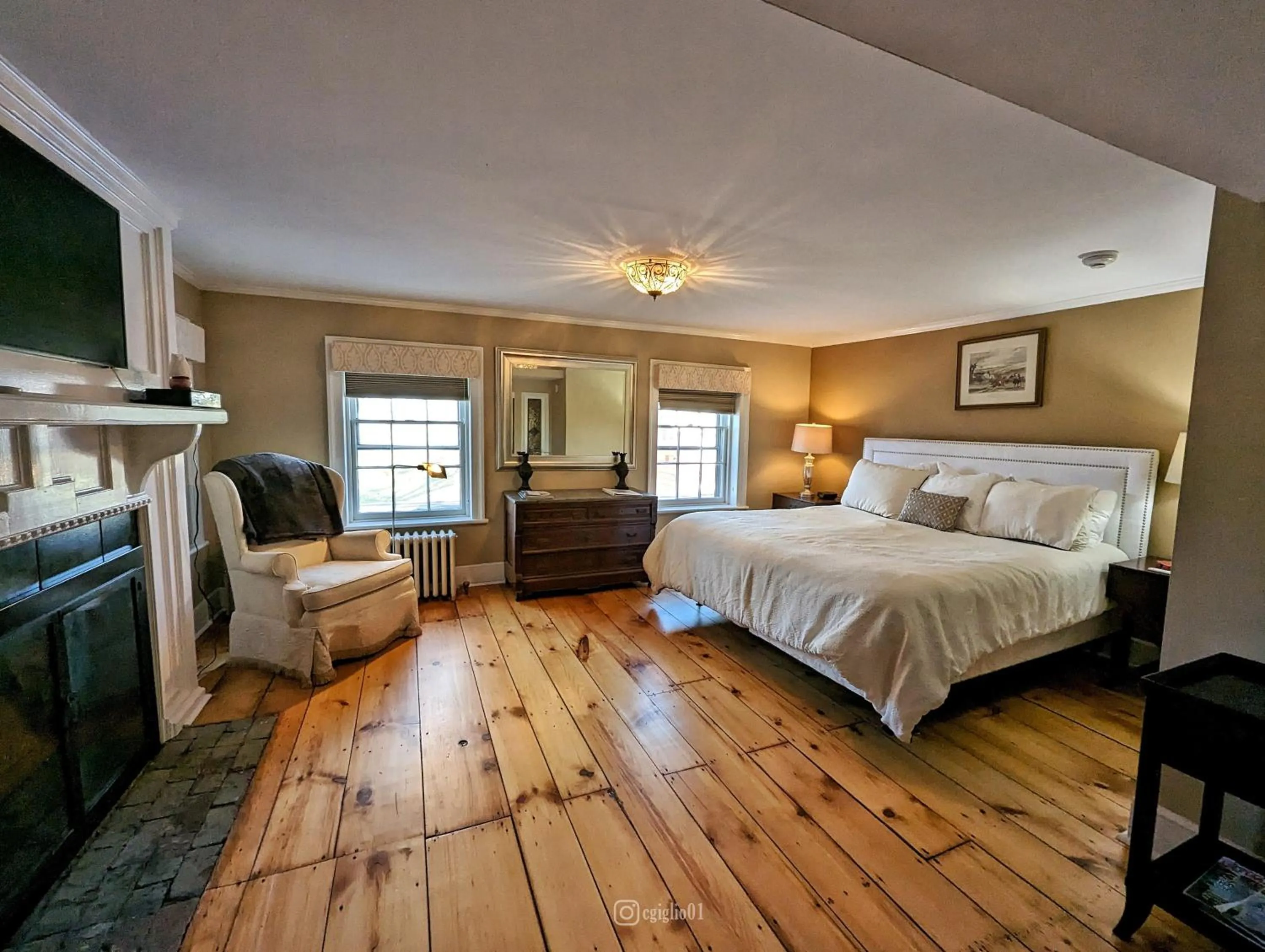 Bedroom, Bed in Cromwell Manor Inn