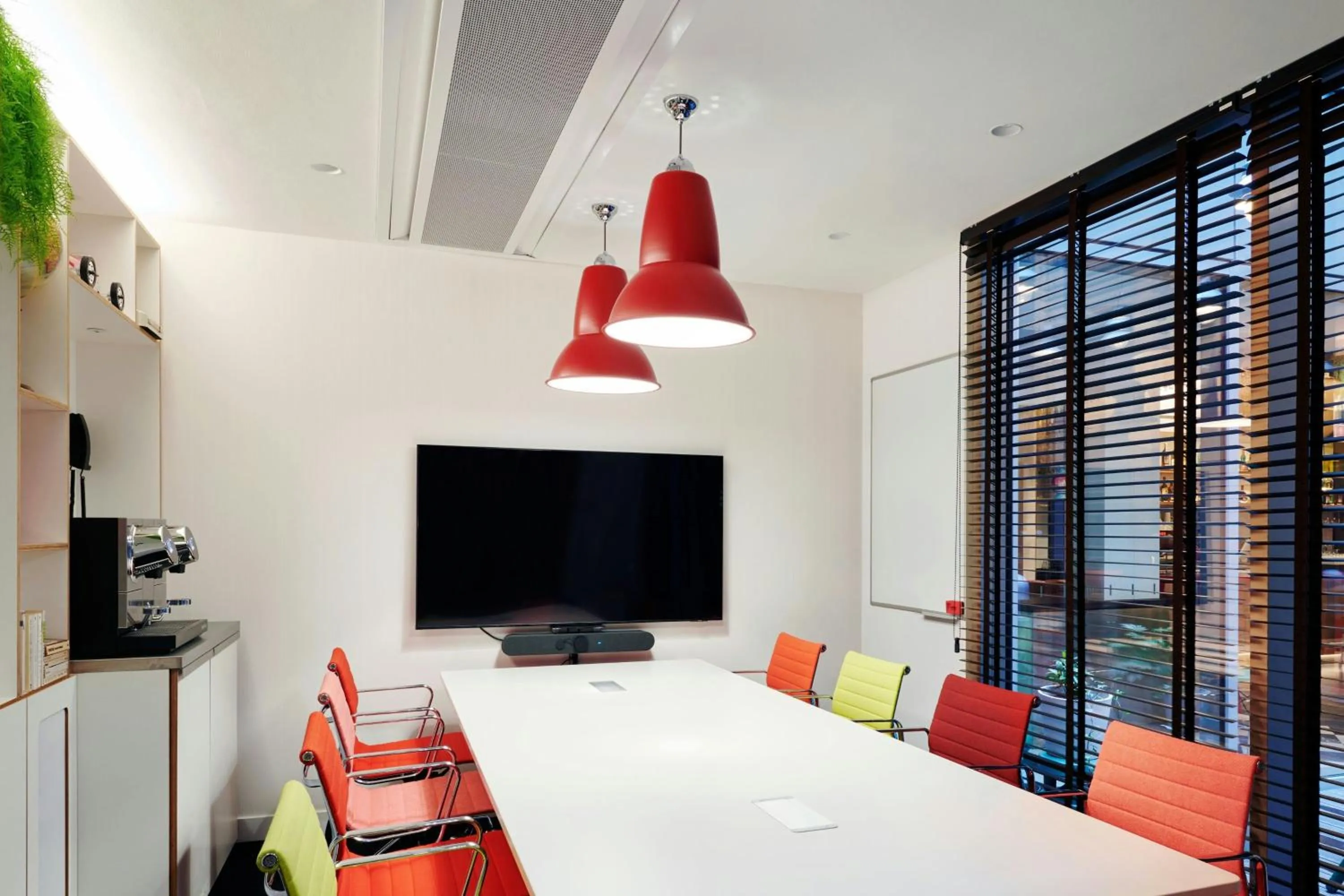 Meeting/conference room in citizenM Paris Opera