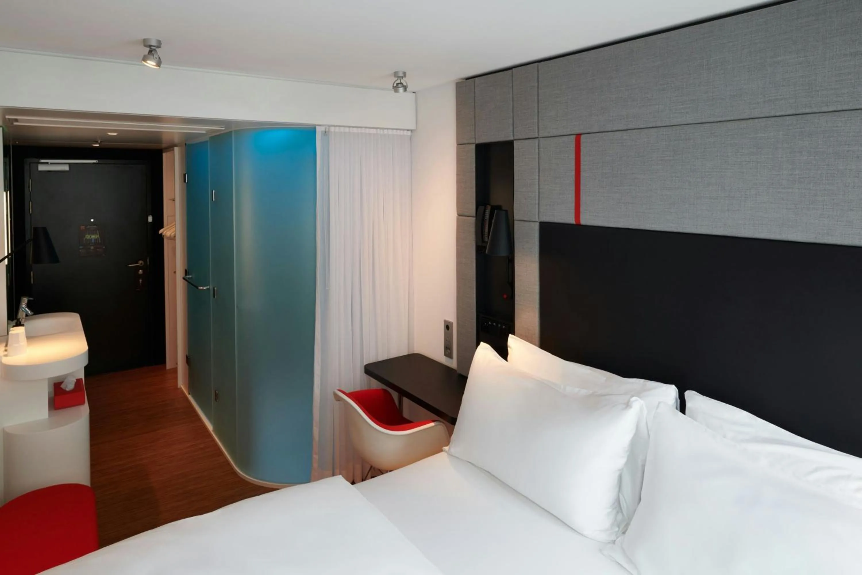 Bedroom, Bed in citizenM Paris Opera