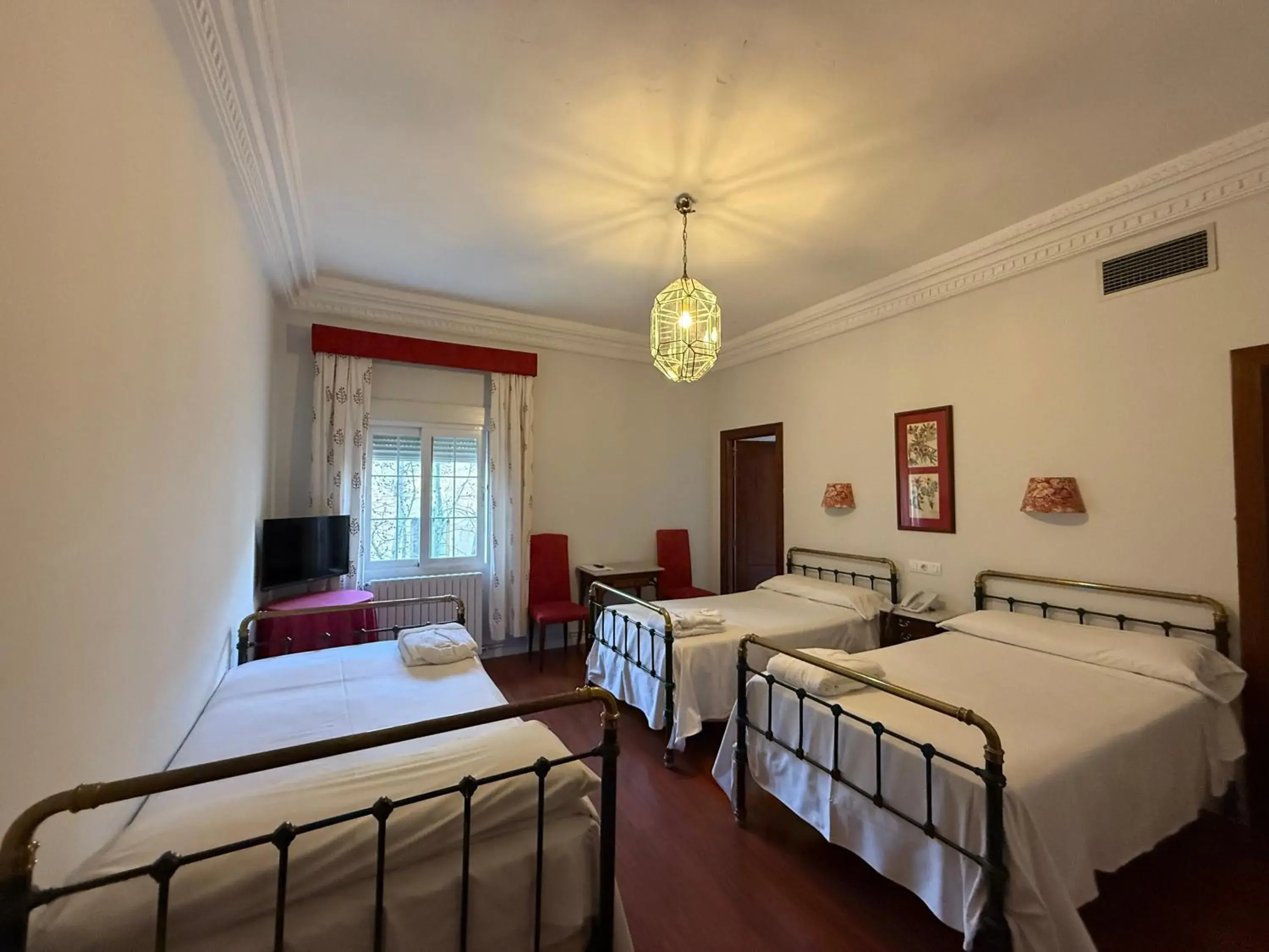 Triple Room with Spa Access in Hotel Parque Balneario Termas Pallares Triple Room with Spa Access in Hotel Parque Balneario Termas Pallares