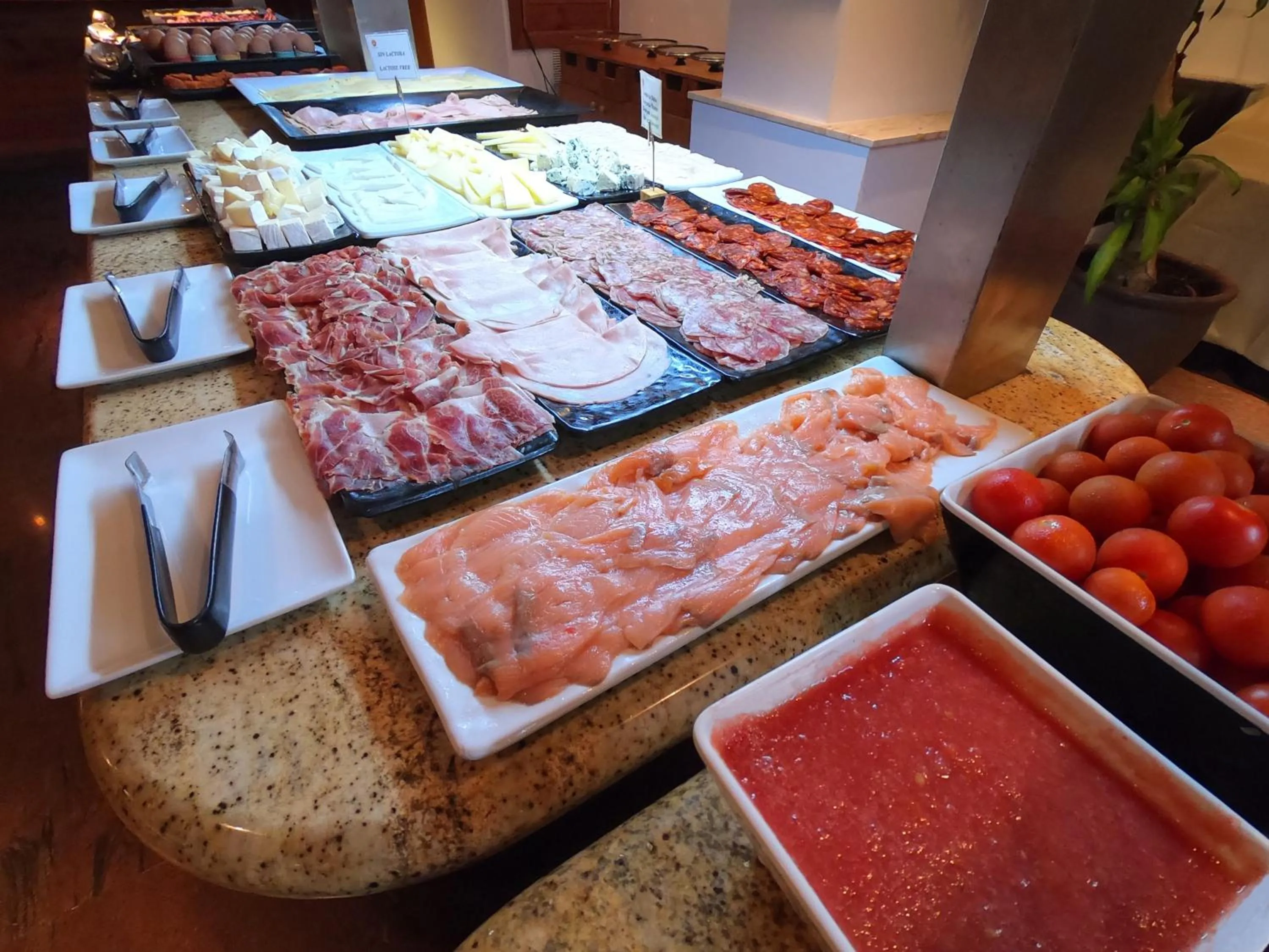 Breakfast in Hotel Apartamentos Bajondillo