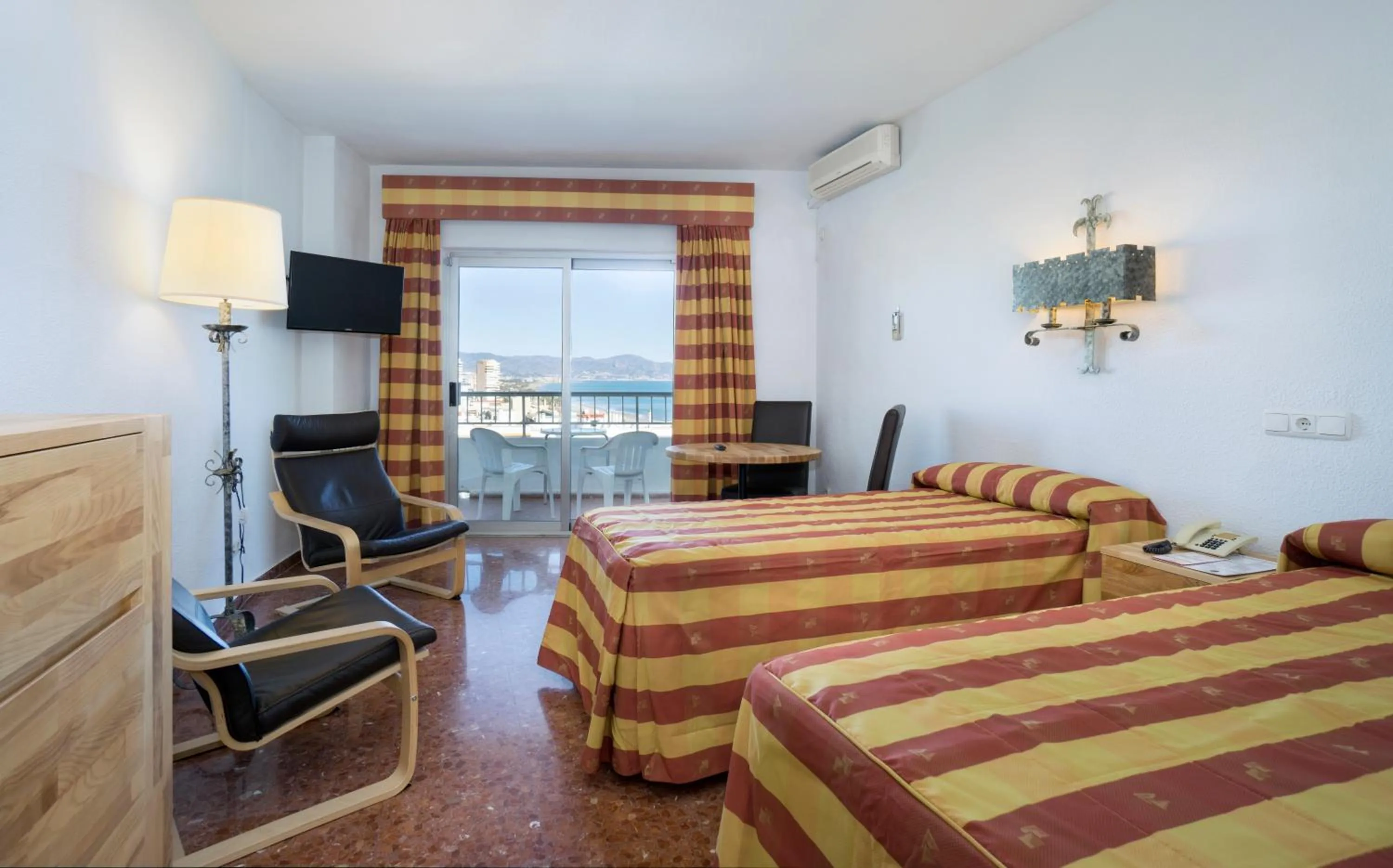 Photo of the whole room, Bed in Hotel Apartamentos Bajondillo