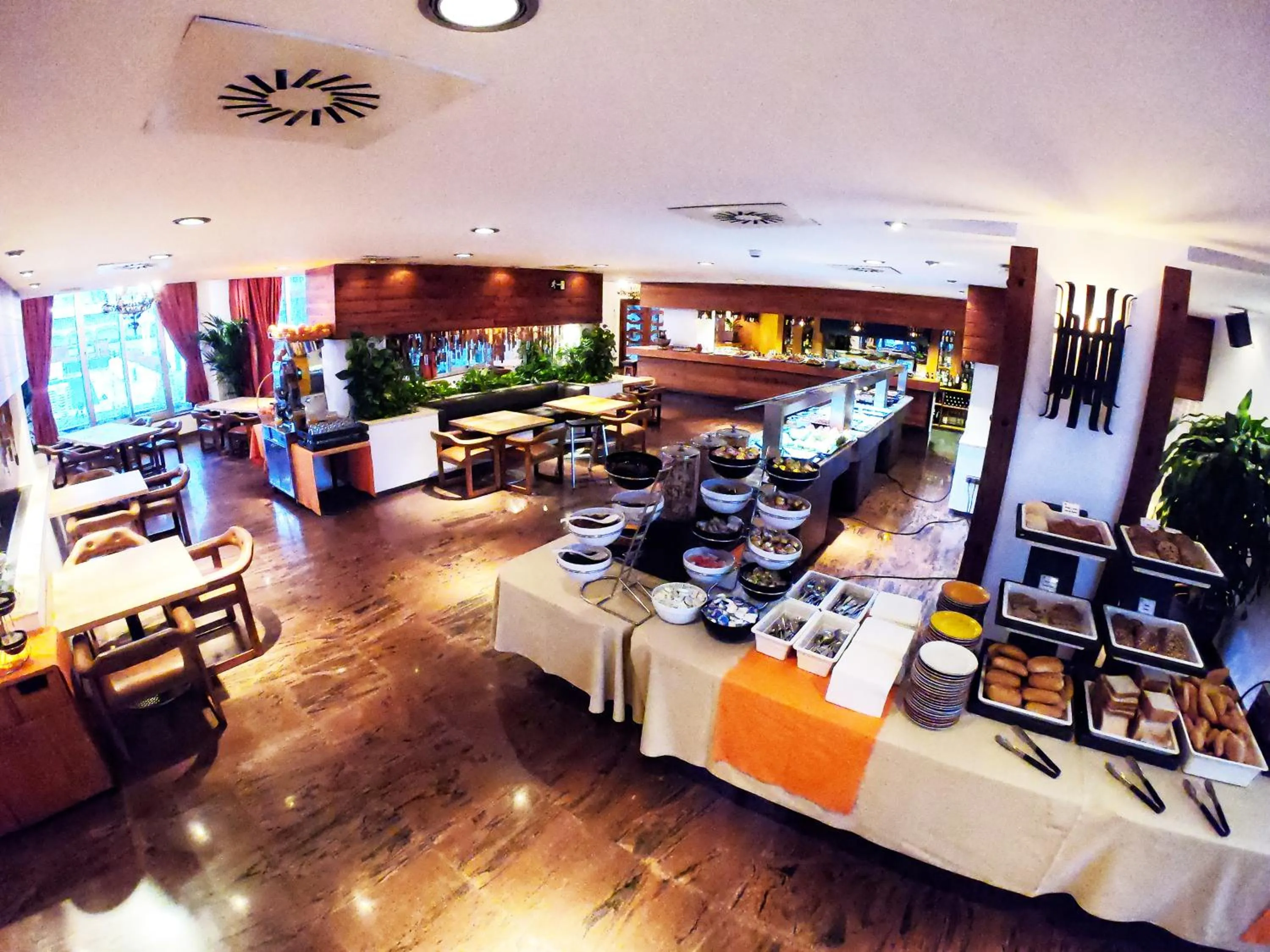 Buffet breakfast in Hotel Apartamentos Bajondillo