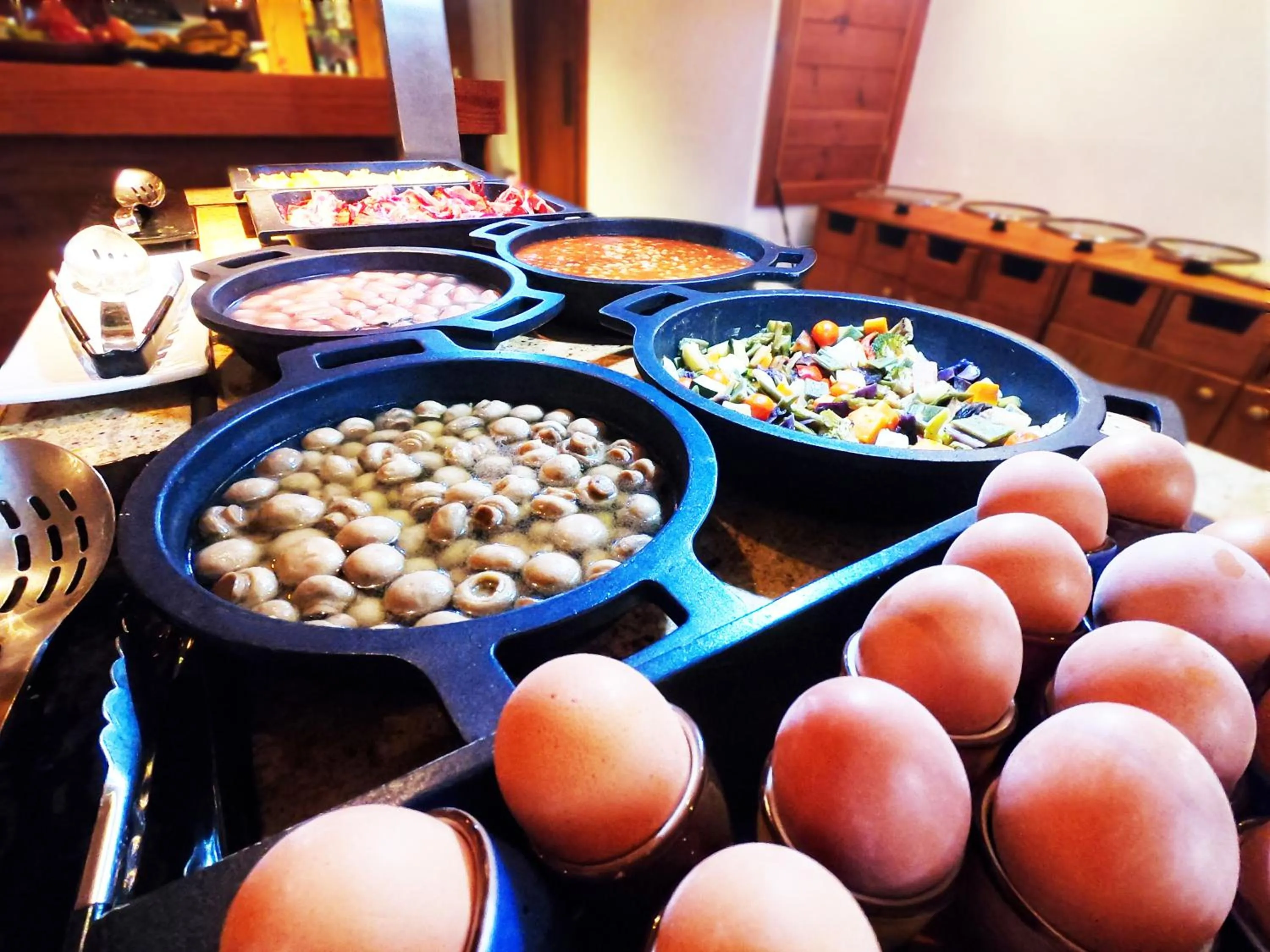 Buffet breakfast in Hotel Apartamentos Bajondillo