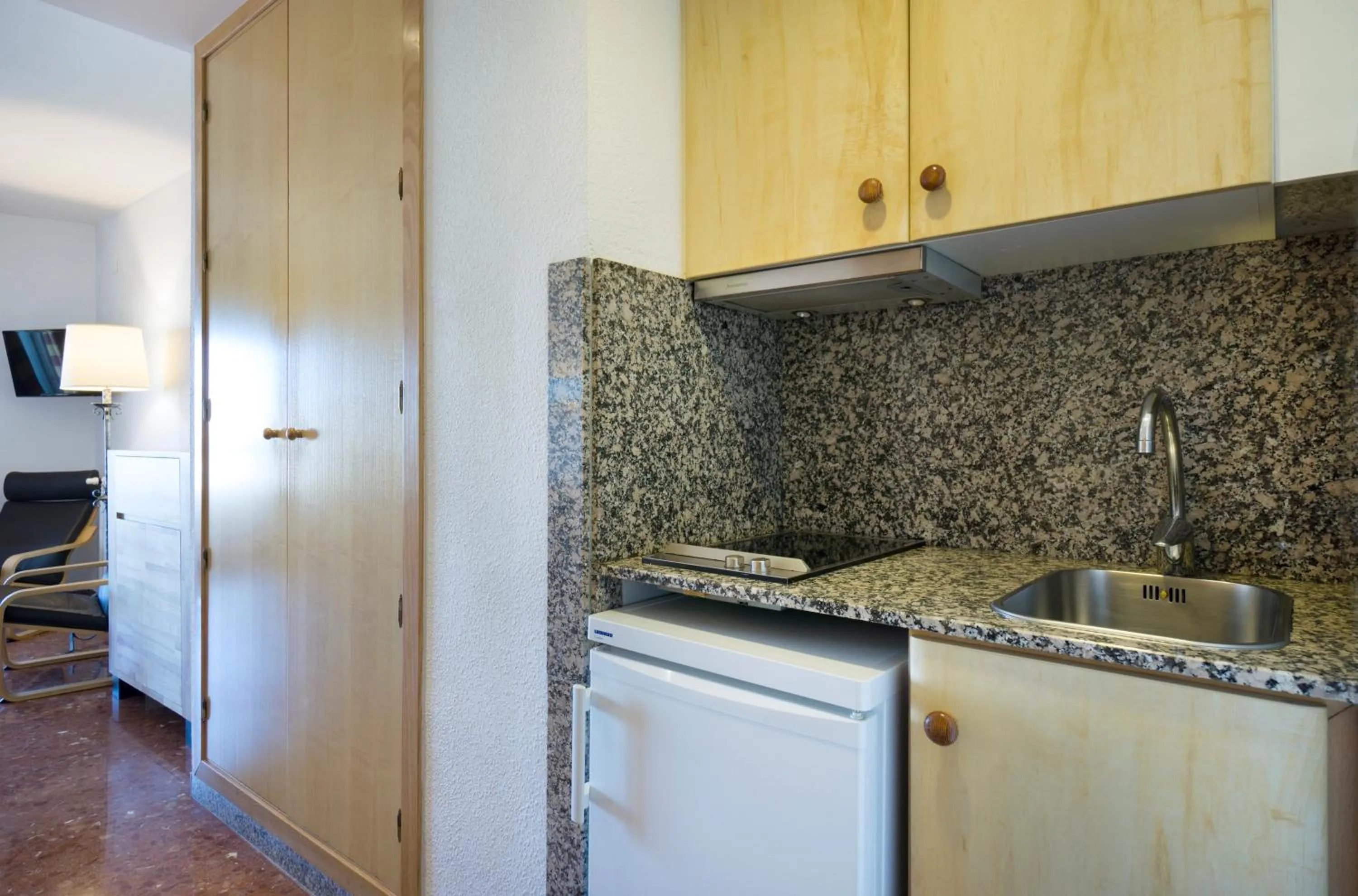 Kitchen or kitchenette in Hotel Apartamentos Bajondillo