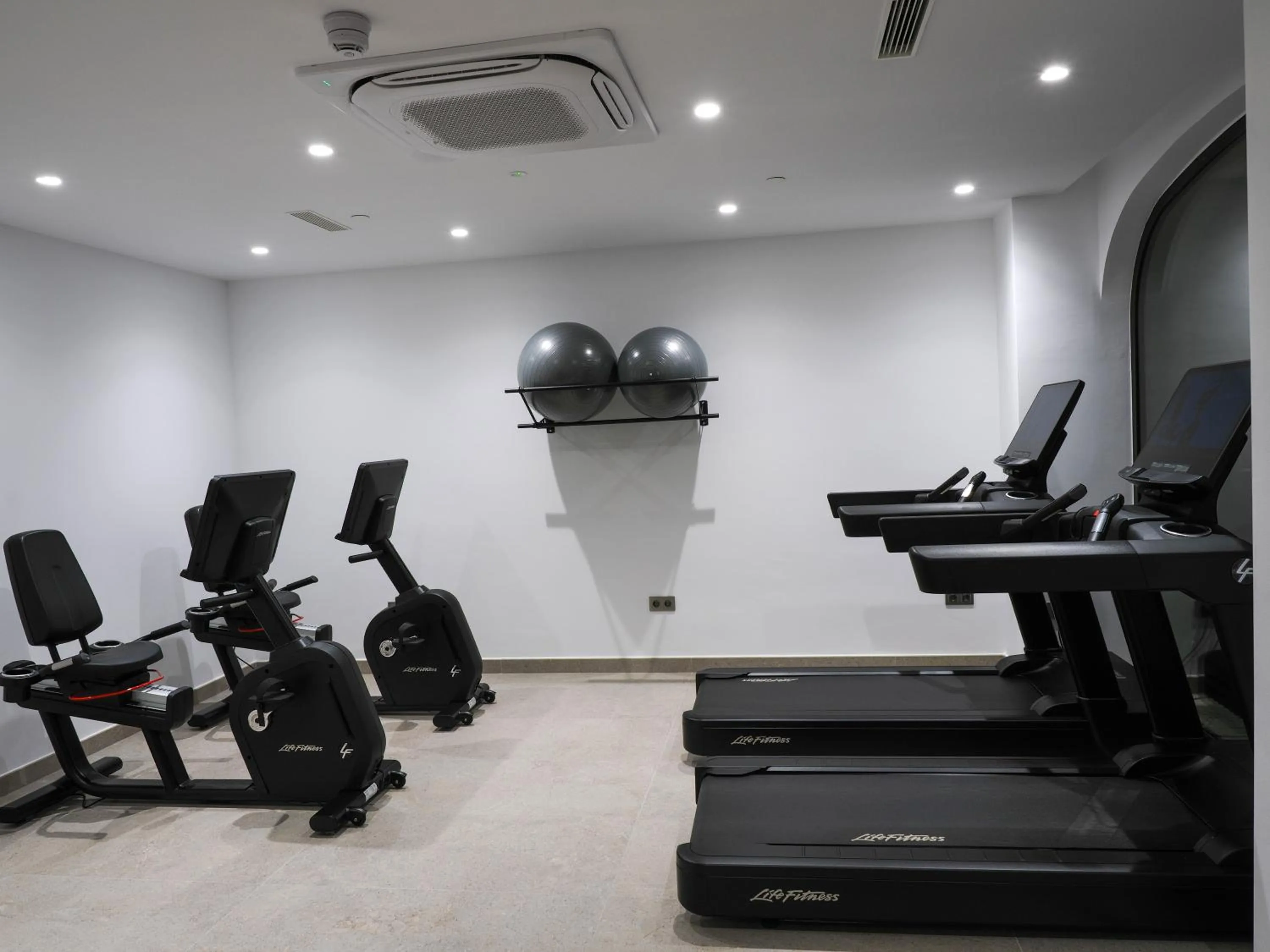 Fitness centre/facilities in Hotel Apartamentos Bajondillo