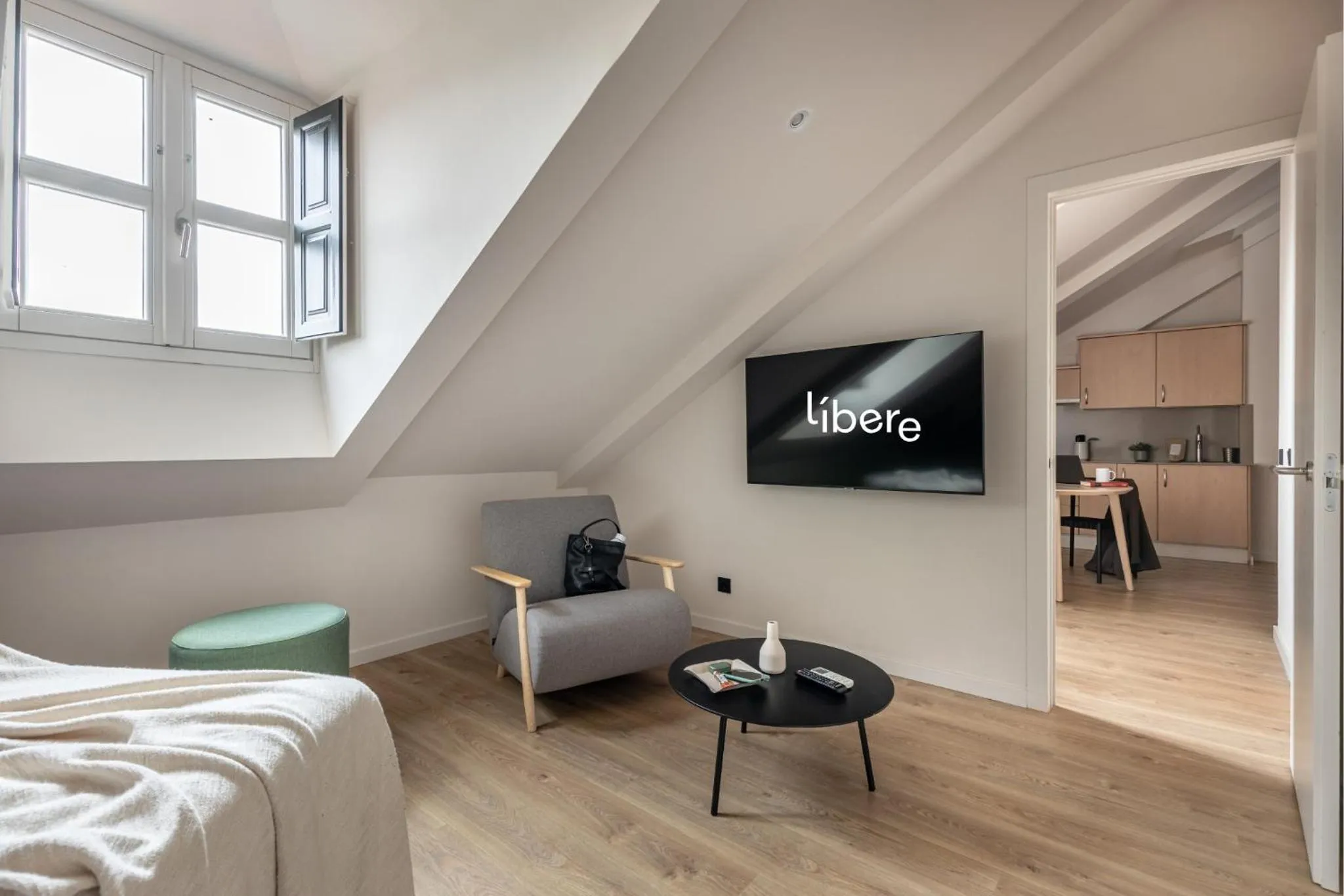 Photo of the whole room, Bed in Líbere Madrid Palacio Real